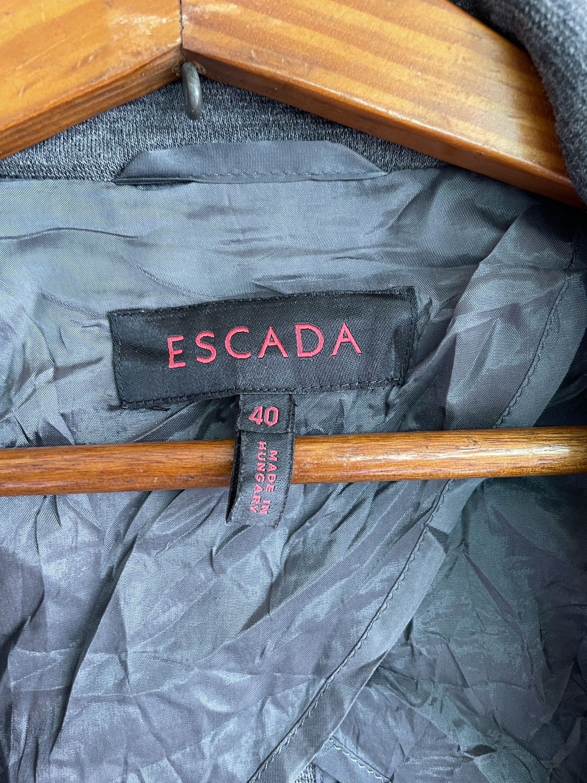 Escada Escada Italy blazer black Linen size 40 Gold Chain button Size S / US 4 / IT 40 - 6 Thumbnail