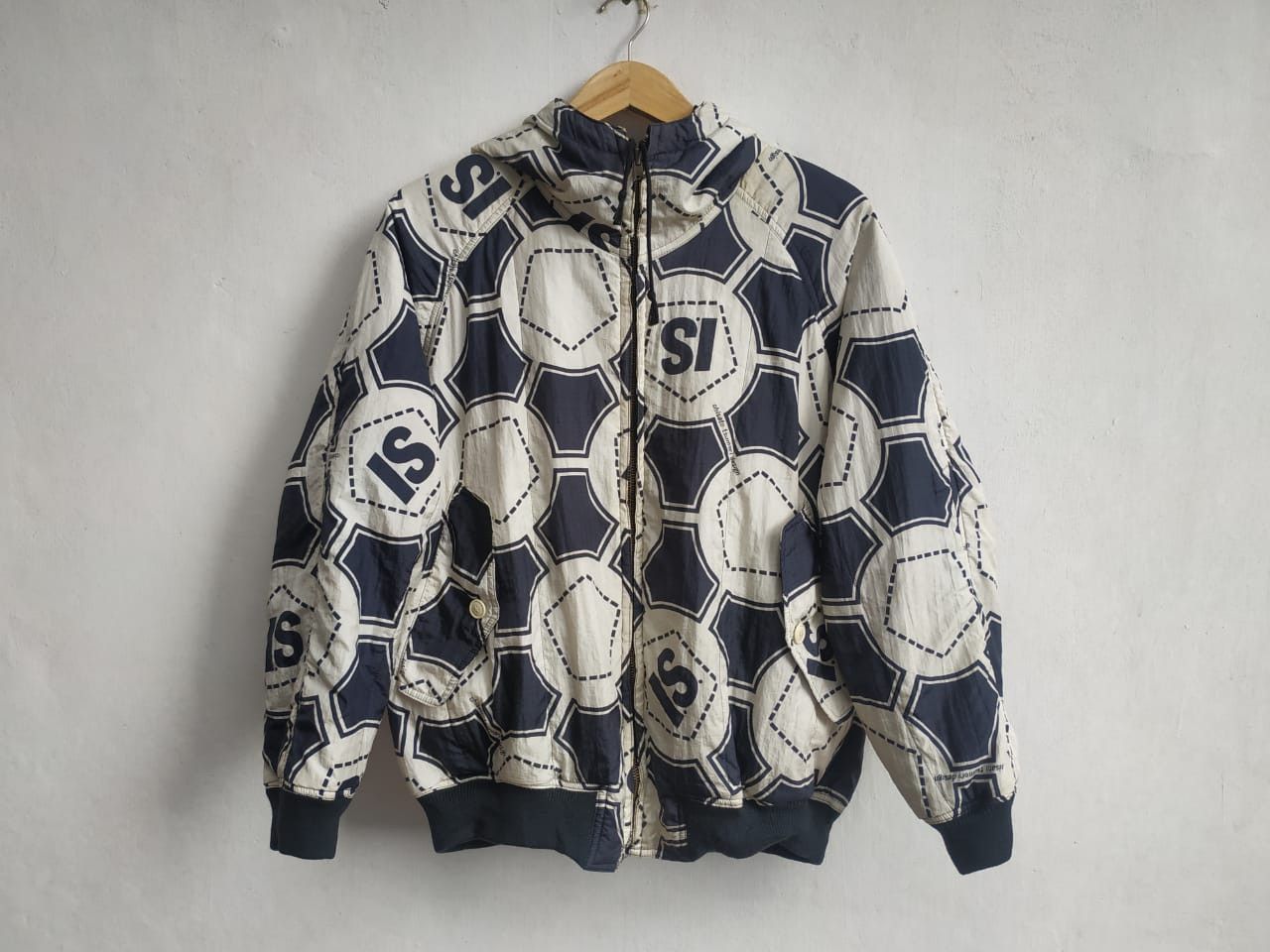Issey Miyake Fit S to M, 80'S Issey Miyake Reversible Oversize Bomber Size US M / EU 48-50 / 2 - 1 Thumbnail