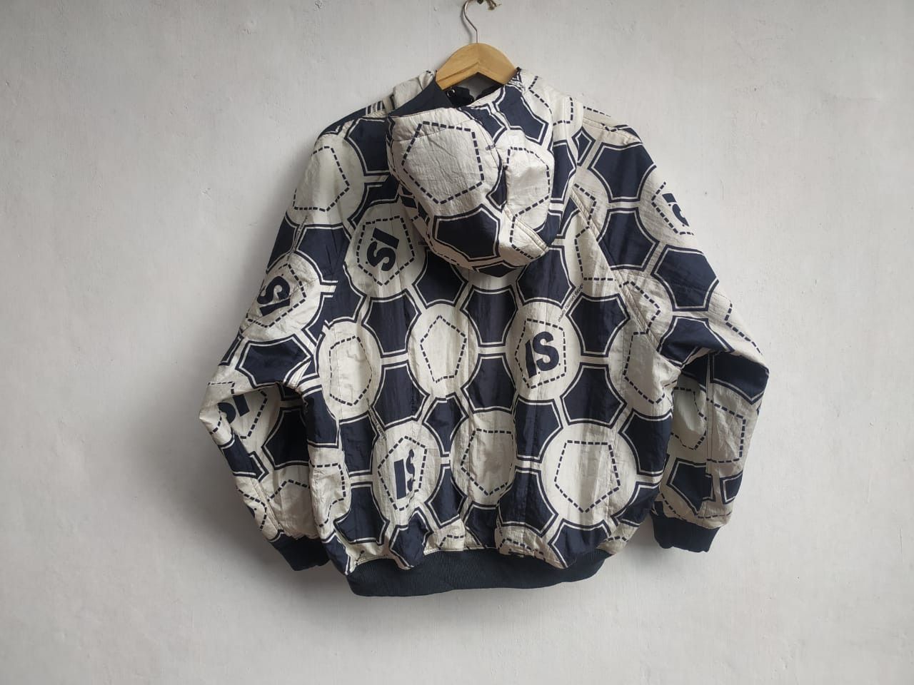 Issey Miyake Fit S to M, 80'S Issey Miyake Reversible Oversize Bomber Size US M / EU 48-50 / 2 - 3 Thumbnail