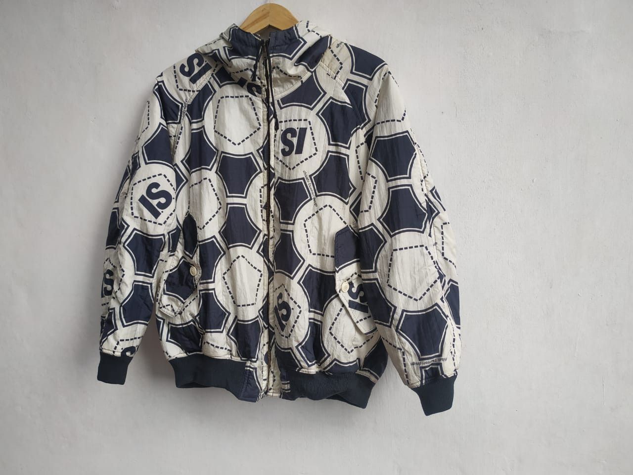 Issey Miyake Fit S to M, 80'S Issey Miyake Reversible Oversize Bomber Size US M / EU 48-50 / 2 - 4 Thumbnail