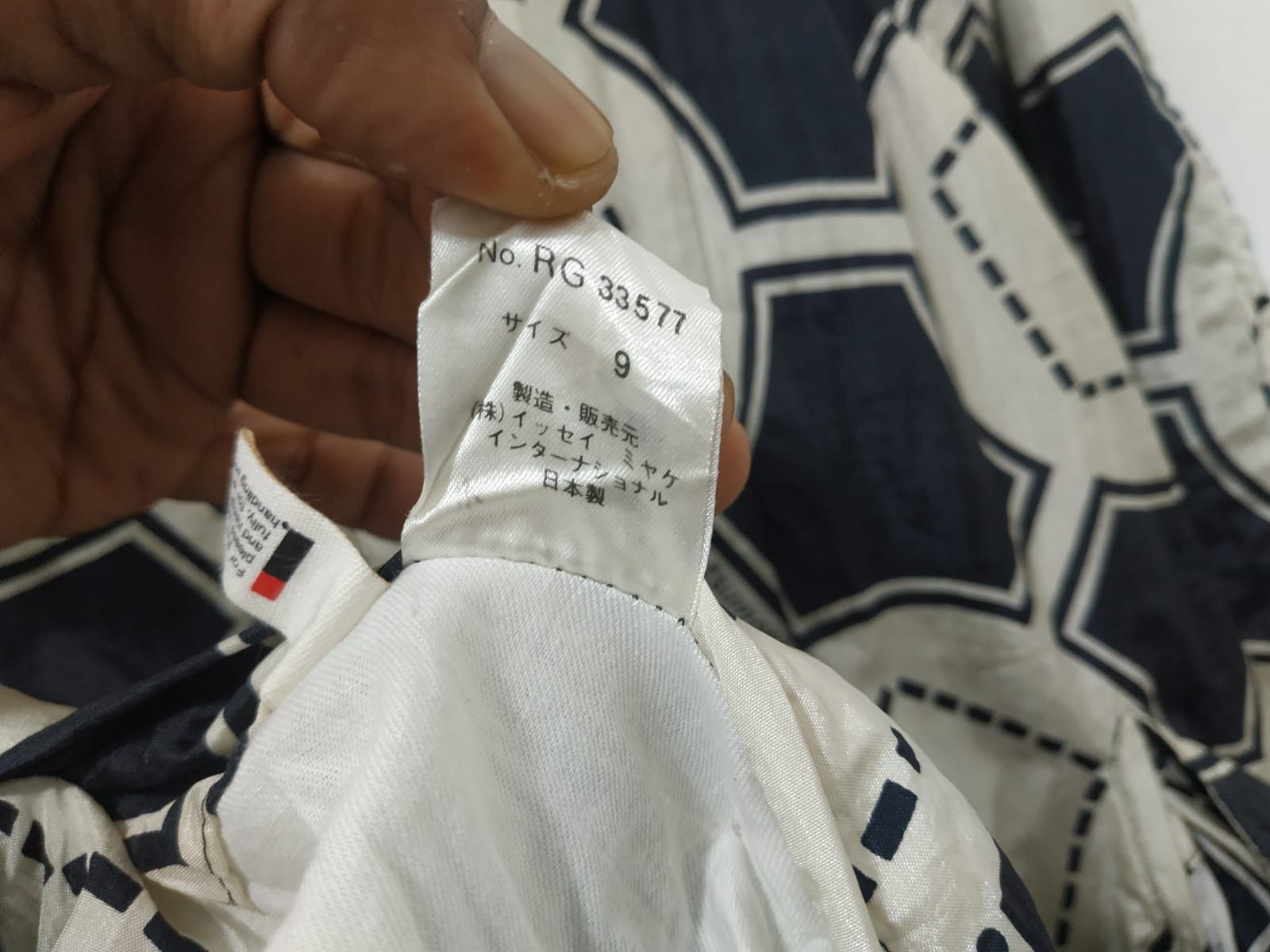 Issey Miyake Fit S to M, 80'S Issey Miyake Reversible Oversize Bomber Size US M / EU 48-50 / 2 - 14 Thumbnail