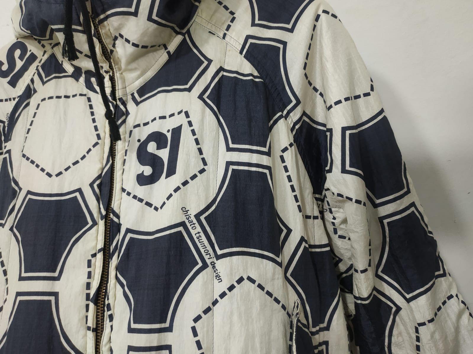 Issey Miyake Fit S to M, 80'S Issey Miyake Reversible Oversize Bomber Size US M / EU 48-50 / 2 - 8 Thumbnail