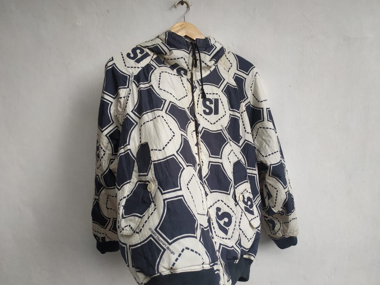 Issey Miyake Fit S to M, 80'S Issey Miyake Reversible Oversize Bomber Size US M / EU 48-50 / 2 - 6 Thumbnail