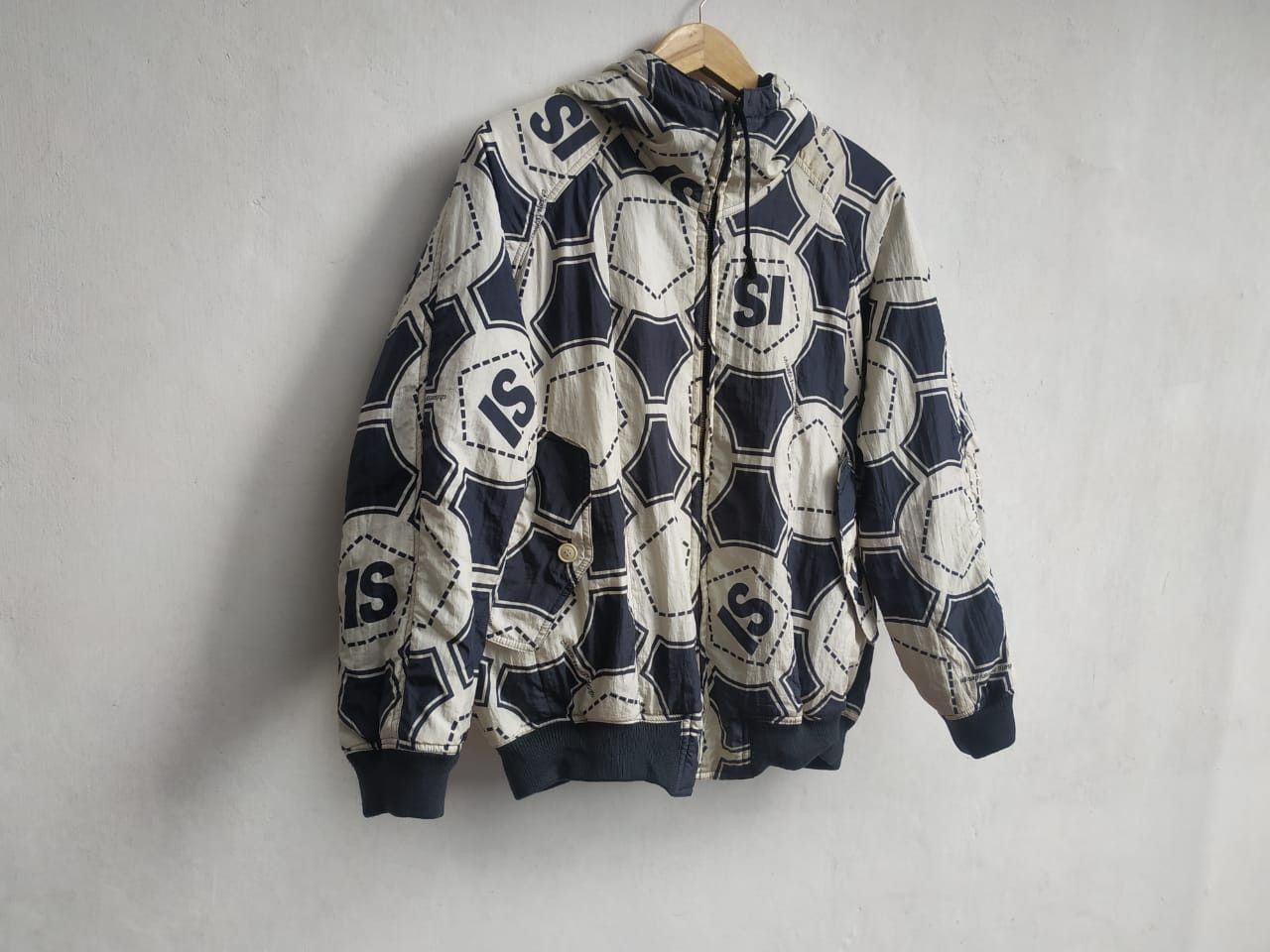 Issey Miyake Fit S to M, 80'S Issey Miyake Reversible Oversize Bomber Size US M / EU 48-50 / 2 - 2 Thumbnail