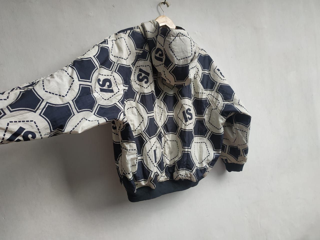 Issey Miyake Fit S to M, 80'S Issey Miyake Reversible Oversize Bomber Size US M / EU 48-50 / 2 - 5 Thumbnail