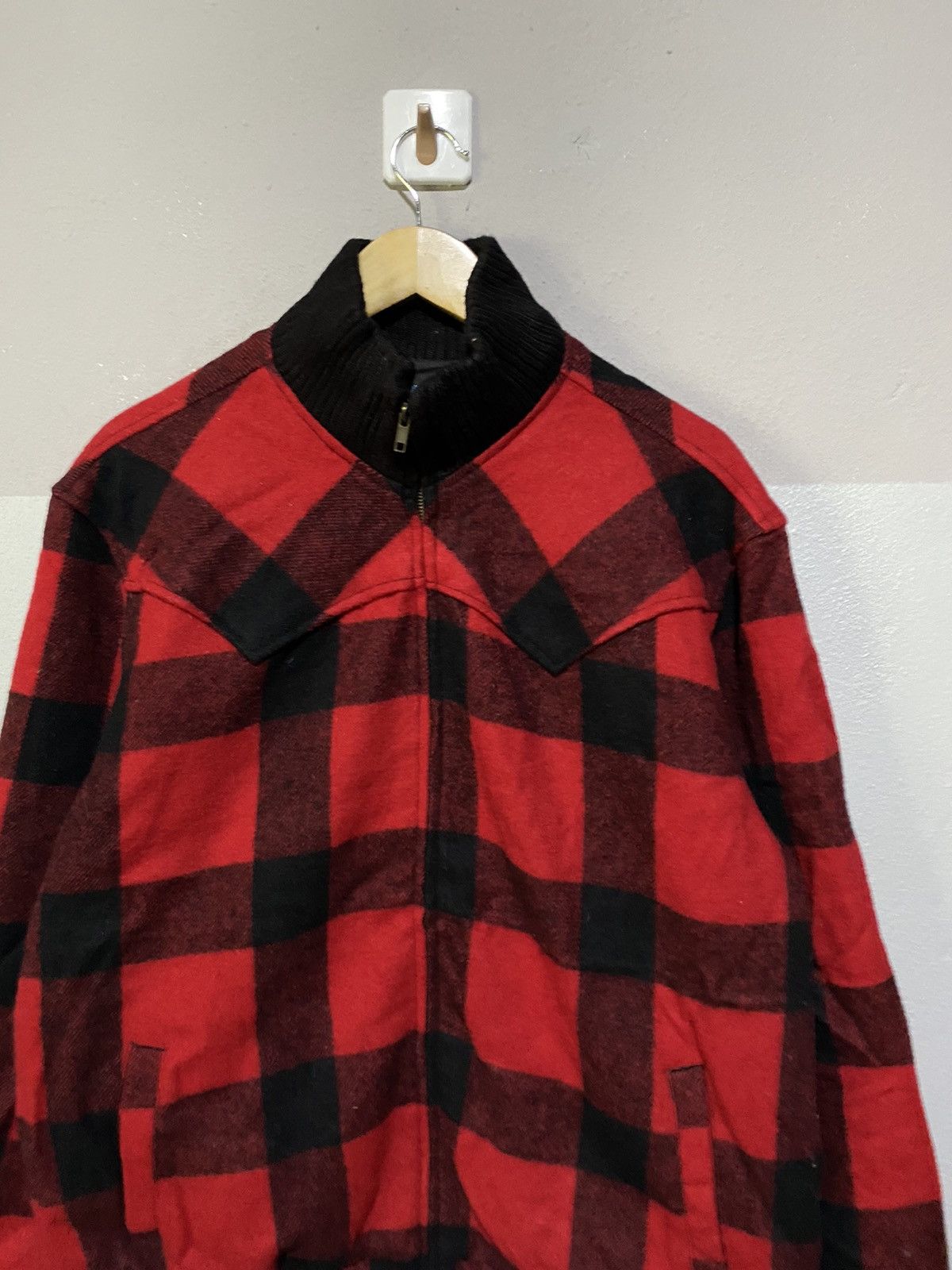 Vintage × Woolrich Woolen Mills Woolrich Red Buffalo Plaid Wool Jacket Vintage Outdoor Wear Size US L / EU 52-54 / 3 - 5 Thumbnail