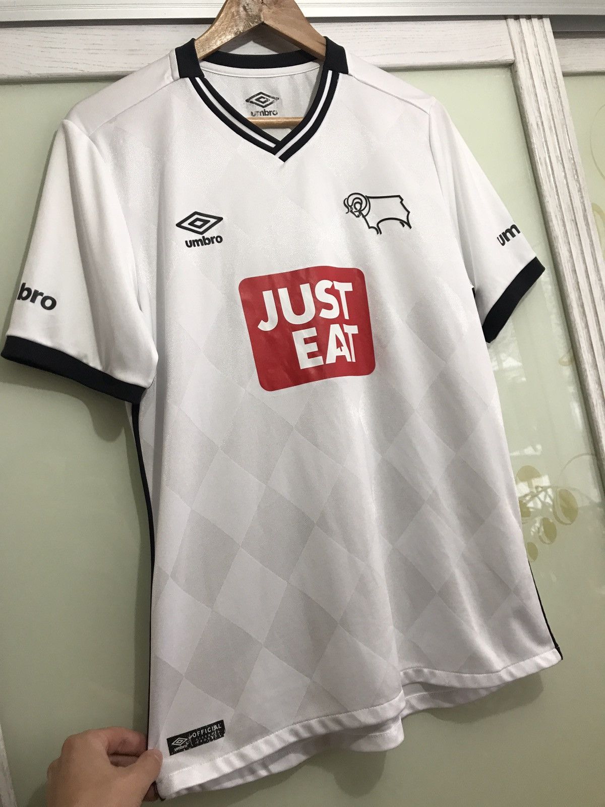 Umbro Derby County 2014-2015 Home Soccer Jersey Football Shirt Size US M / EU 48-50 / 2 - 2 Thumbnail