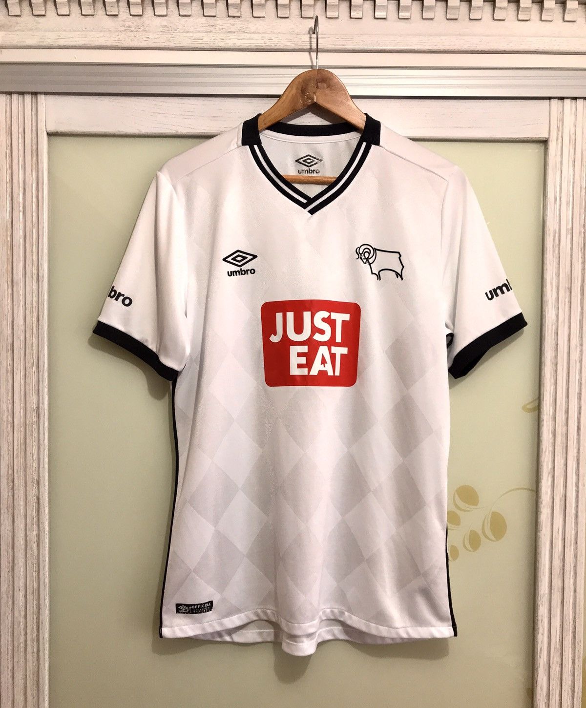 Umbro Derby County 2014-2015 Home Soccer Jersey Football Shirt Size US M / EU 48-50 / 2 - 1 Thumbnail