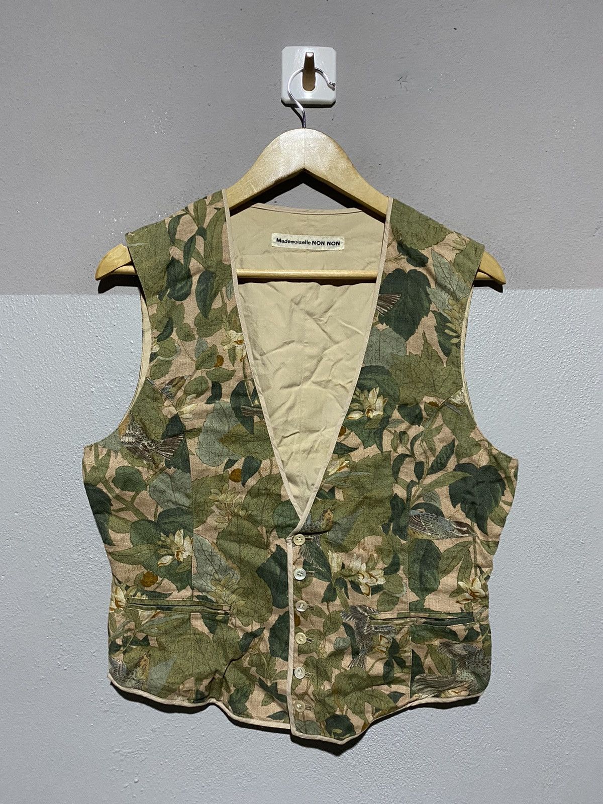 Mademoiselle Non Non Vintage Mademoiselle Non Non Floral Vest - Green & Beige Size US M / EU 48-50 / 2 - 5 Thumbnail