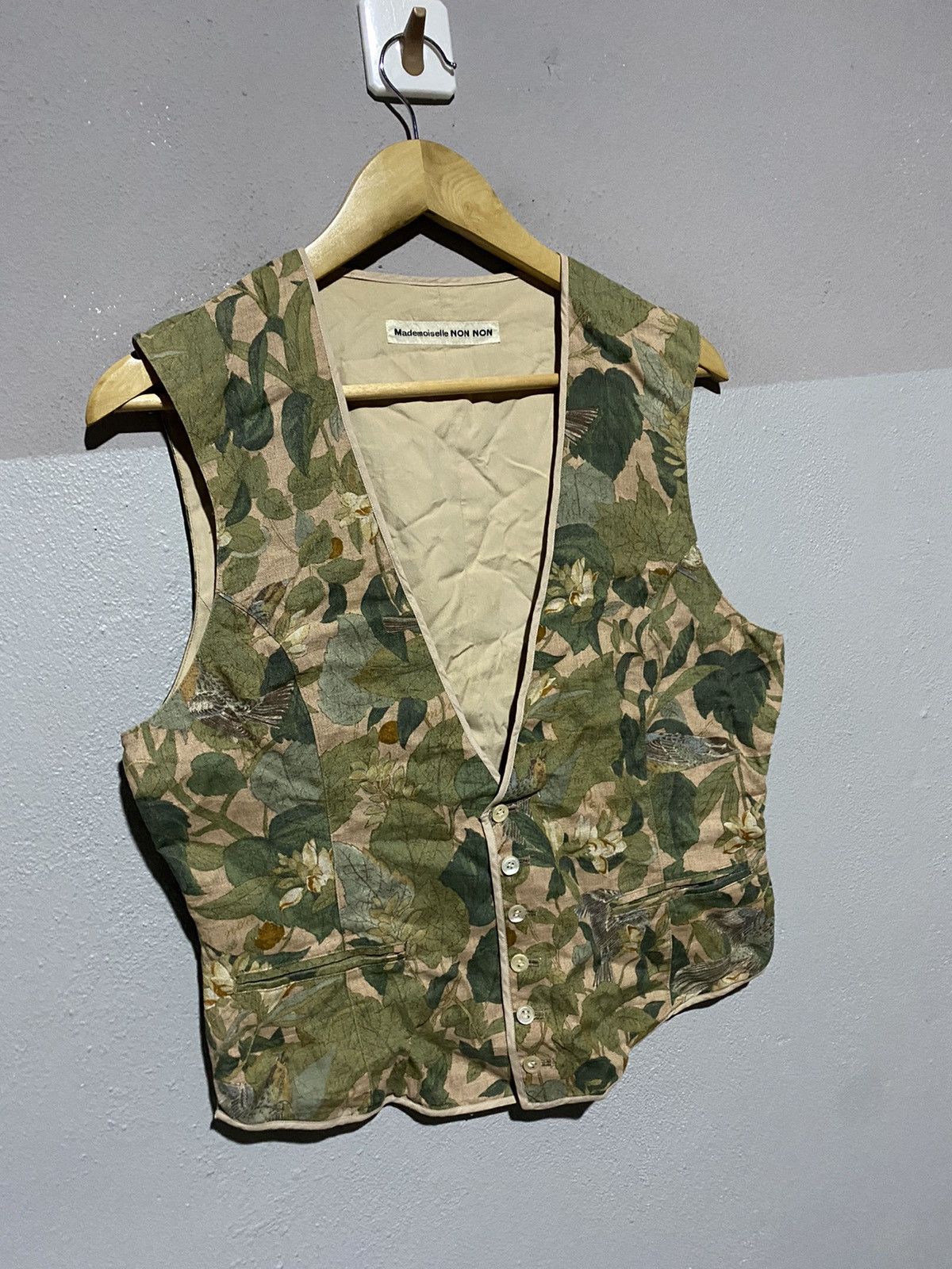 Mademoiselle Non Non Vintage Mademoiselle Non Non Floral Vest - Green & Beige Size US M / EU 48-50 / 2 - 3 Thumbnail