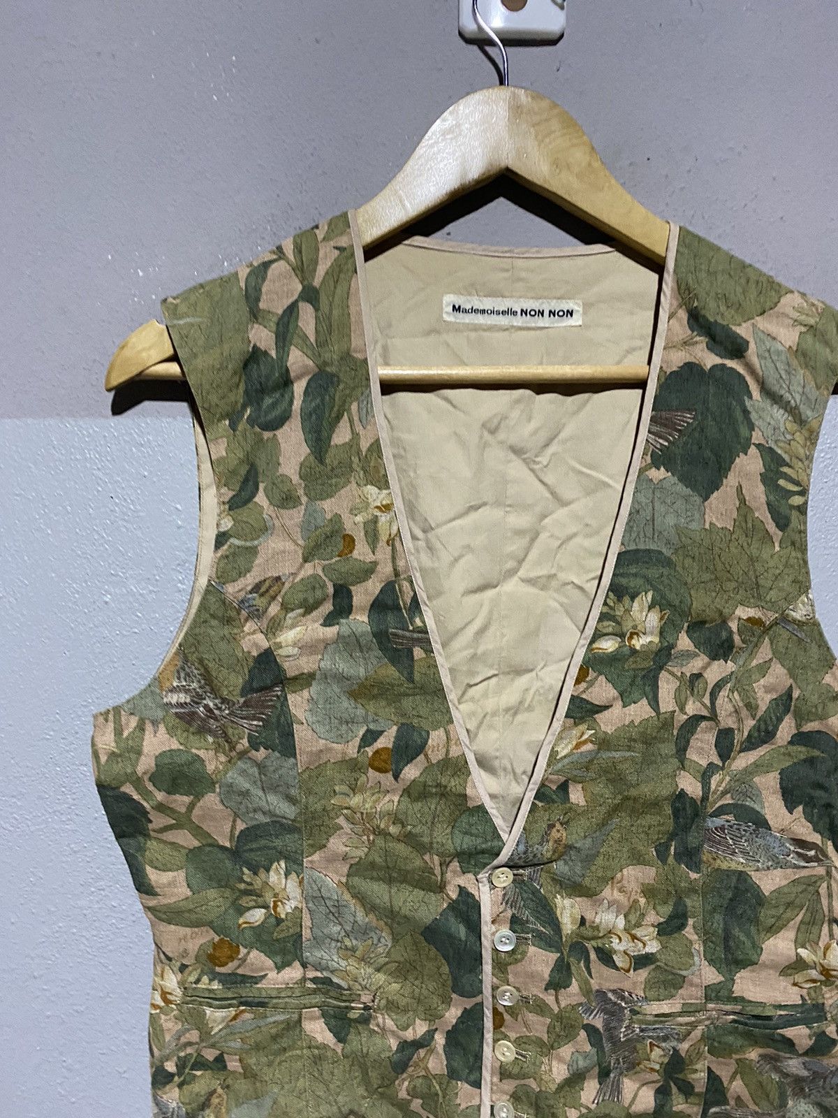 Mademoiselle Non Non Vintage Mademoiselle Non Non Floral Vest - Green & Beige Size US M / EU 48-50 / 2 - 4 Thumbnail