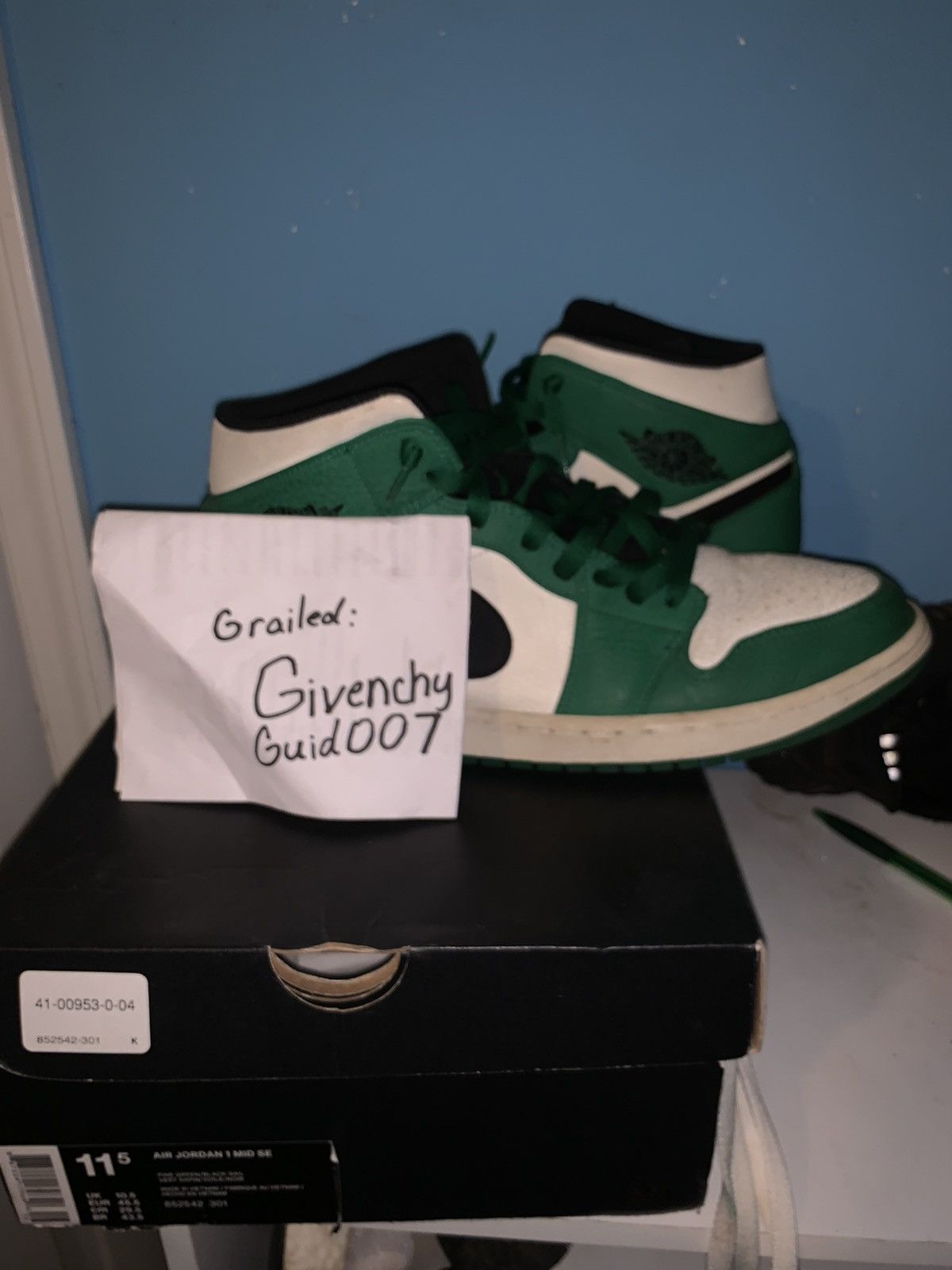 Jordan Brand Air Jordan 1 Mid Pine Green Size US 11.5 / EU 44-45 - 1 Thumbnail