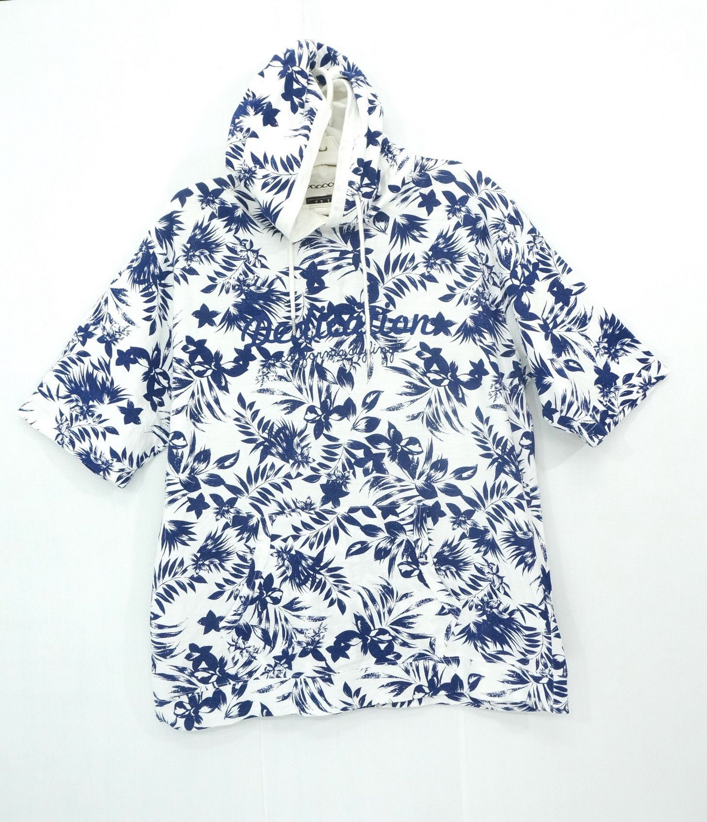 image of Ills California Styling Floral Hoodie Short Sleeve T-Shirt in White w/ Blue Floral (Size Large)