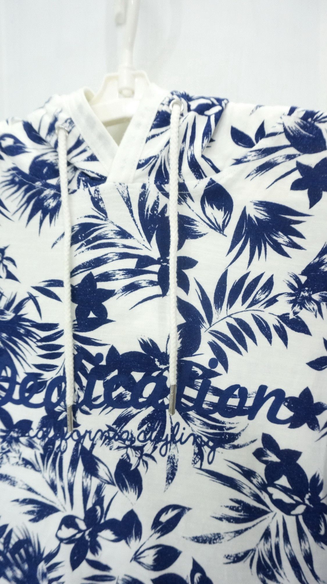Japanese Brand ILLS California Styling Floral Hoodie Short Sleeve T-Shirt Size US L / EU 52-54 / 3 - 6 Thumbnail