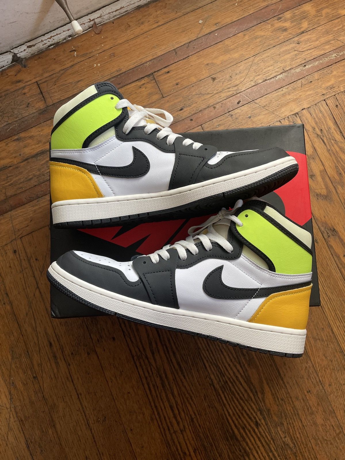 Jordan Brand Jordan 1 Retro High Volt Gold Size US 10 / EU 43 - 2 Thumbnail
