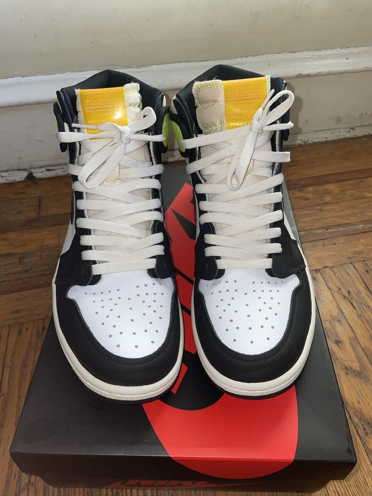 Jordan Brand Jordan 1 Retro High Volt Gold Size US 10 / EU 43 - 3 Thumbnail