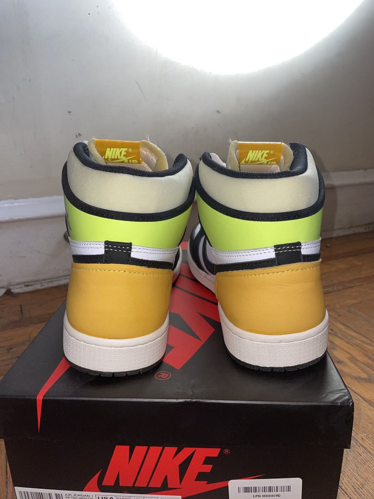 Jordan Brand Jordan 1 Retro High Volt Gold Size US 10 / EU 43 - 4 Thumbnail