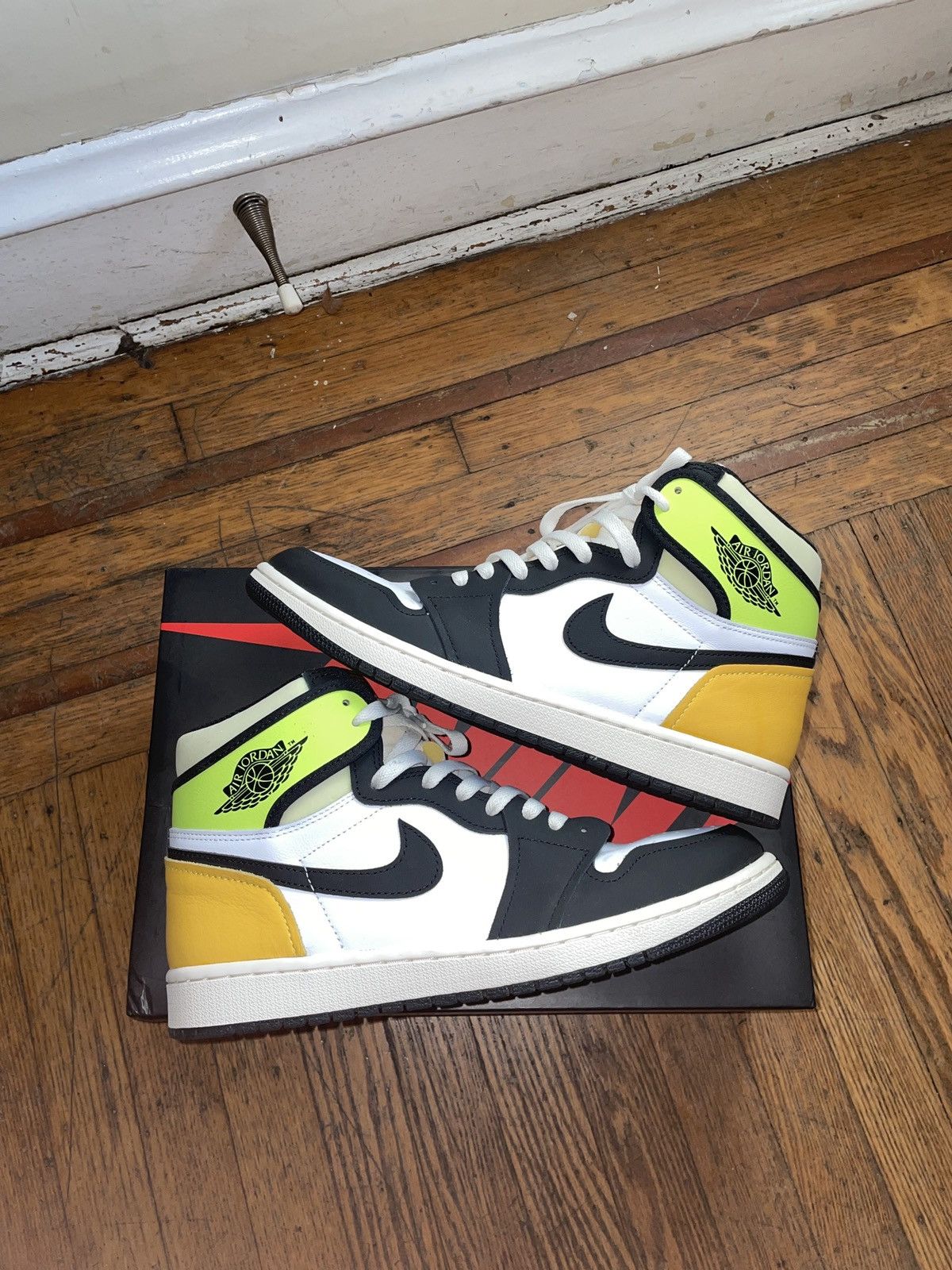 Jordan Brand Jordan 1 Retro High Volt Gold Size US 10 / EU 43 - 1 Thumbnail