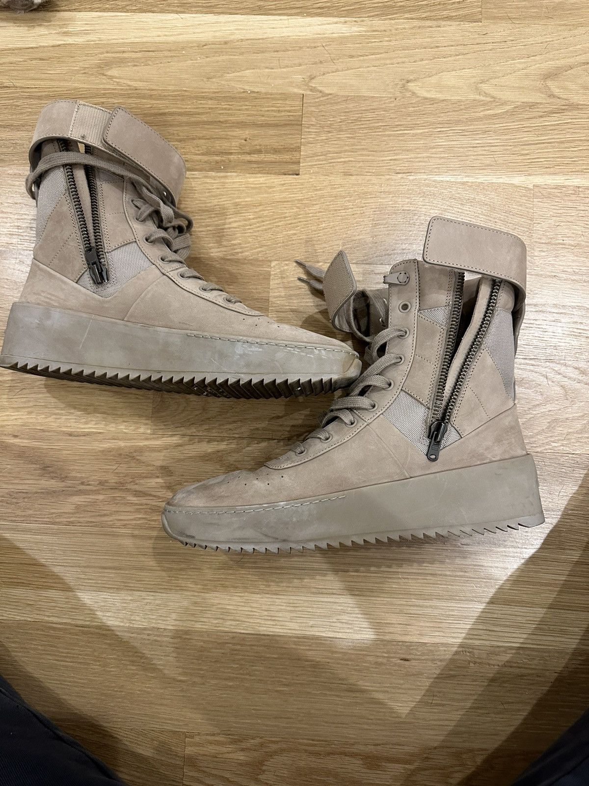 Fear of God Fear of god high top military sneaker size 8 Size US 8 / EU 41 - 2 Thumbnail