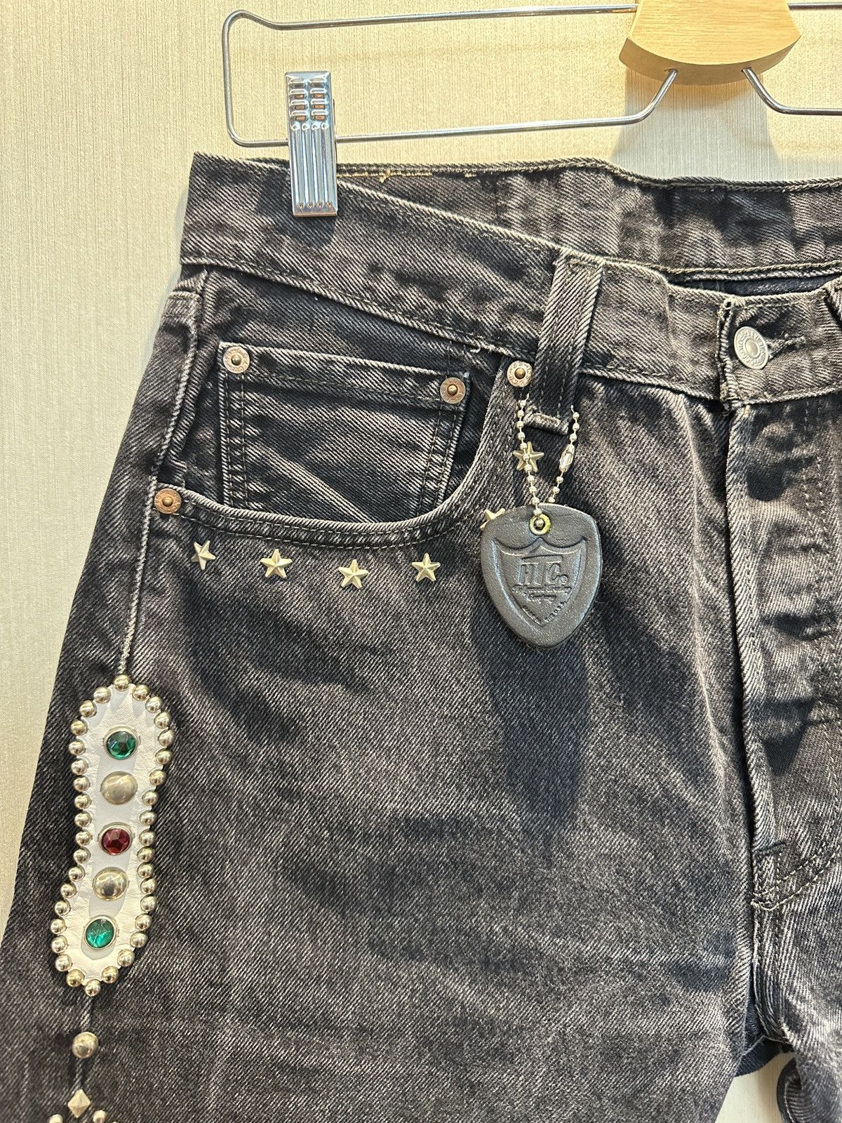 Hollywood Trading Company HTC IrregulaR HUMBLE Gemstone Studded Vintage Levi’s Shorts Size US 32 / EU 48 - 2 Thumbnail