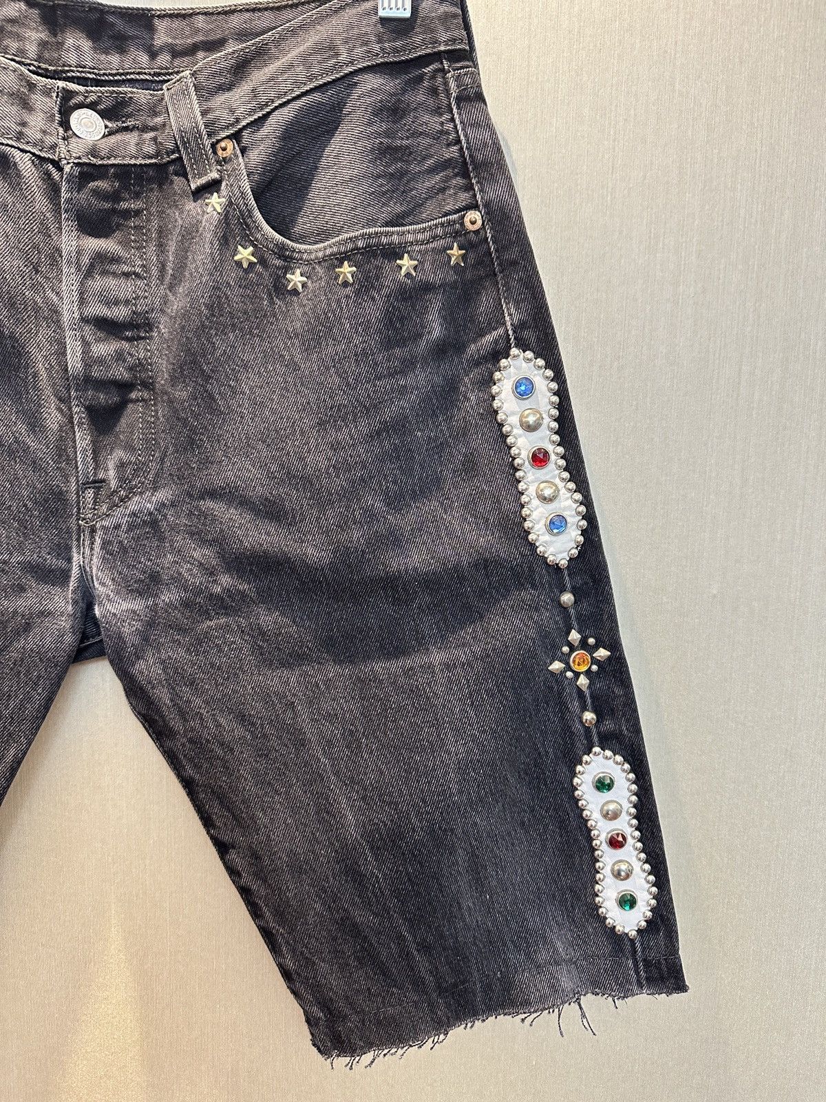 Hollywood Trading Company HTC IrregulaR HUMBLE Gemstone Studded Vintage Levi’s Shorts Size US 32 / EU 48 - 5 Thumbnail