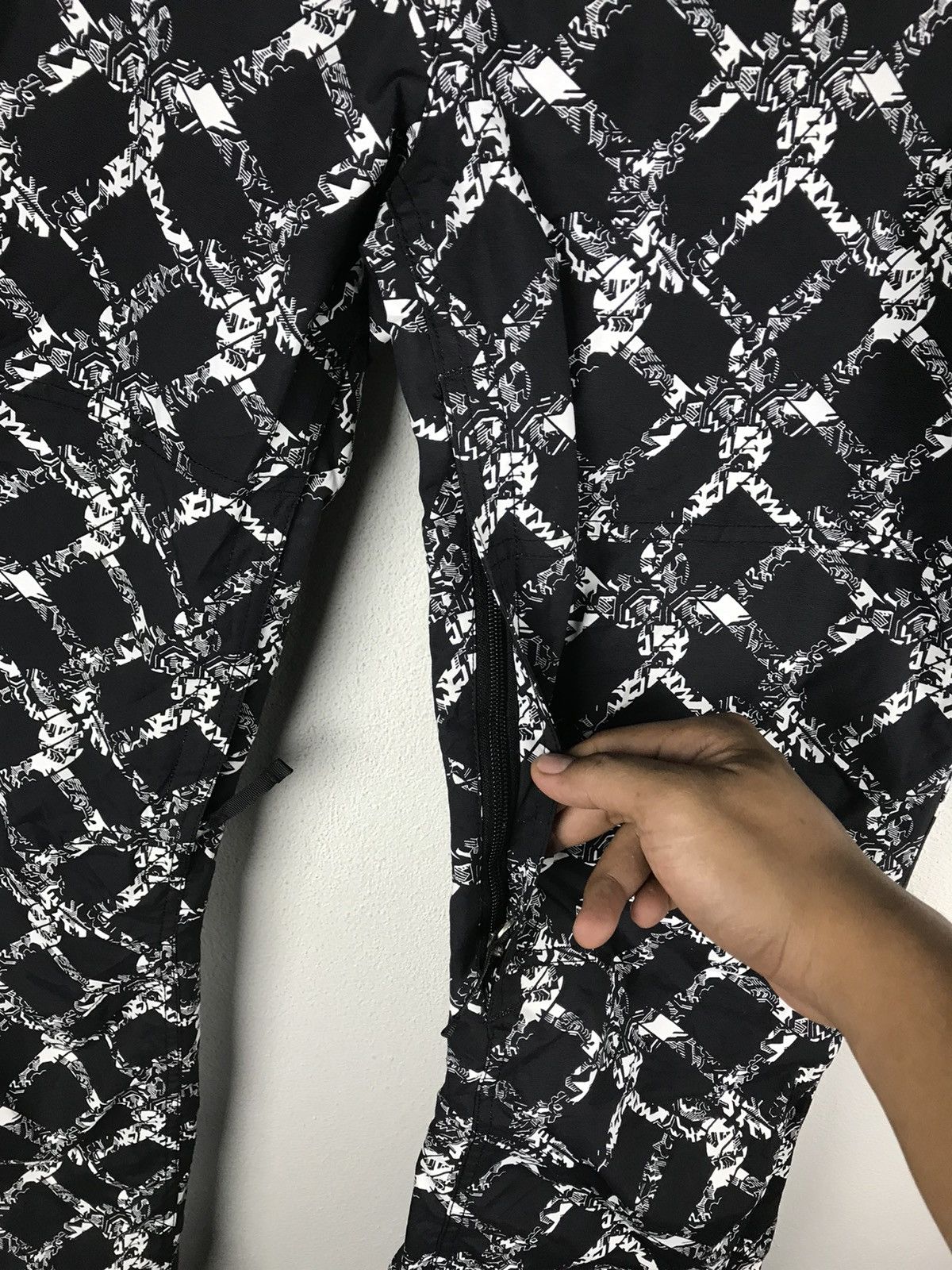 Burton 🔥SALE🔥BURTON SKI PANTS NICE DESIGN Size US 34 / EU 50 - 7 Thumbnail