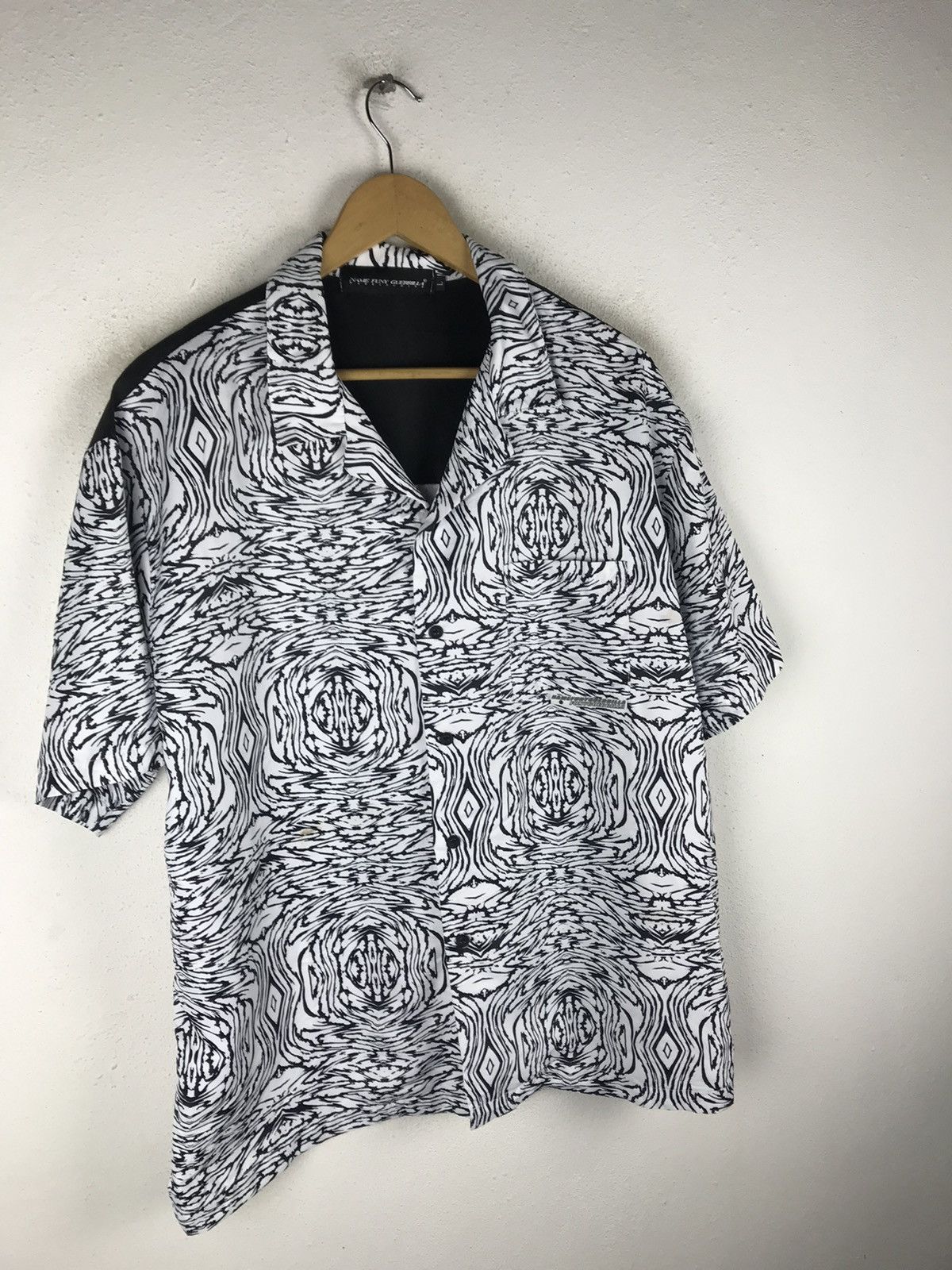 Designer × Japanese Brand 🔥SALE🔥NAME FUNY GUERRILLA BUTTON UPS SHIRT Size US L / EU 52-54 / 3 - 6 Thumbnail