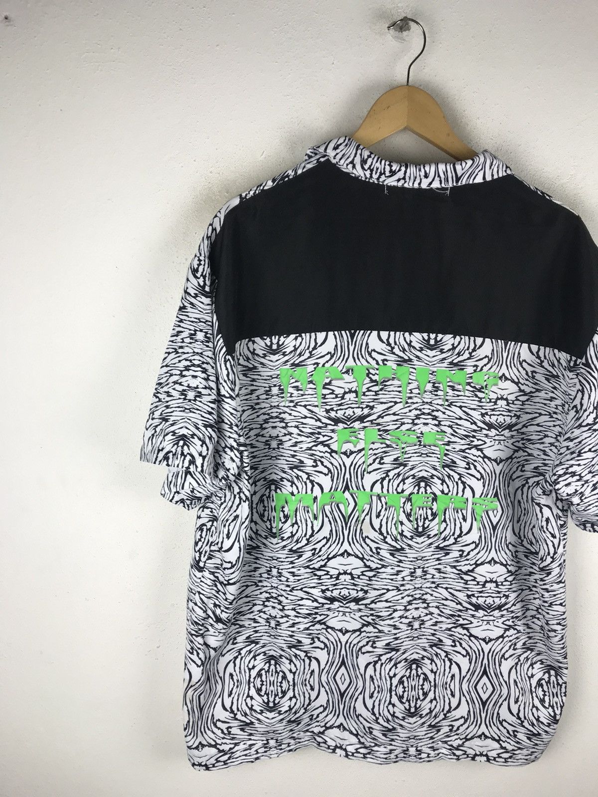 Designer × Japanese Brand 🔥SALE🔥NAME FUNY GUERRILLA BUTTON UPS SHIRT Size US L / EU 52-54 / 3 - 5 Thumbnail
