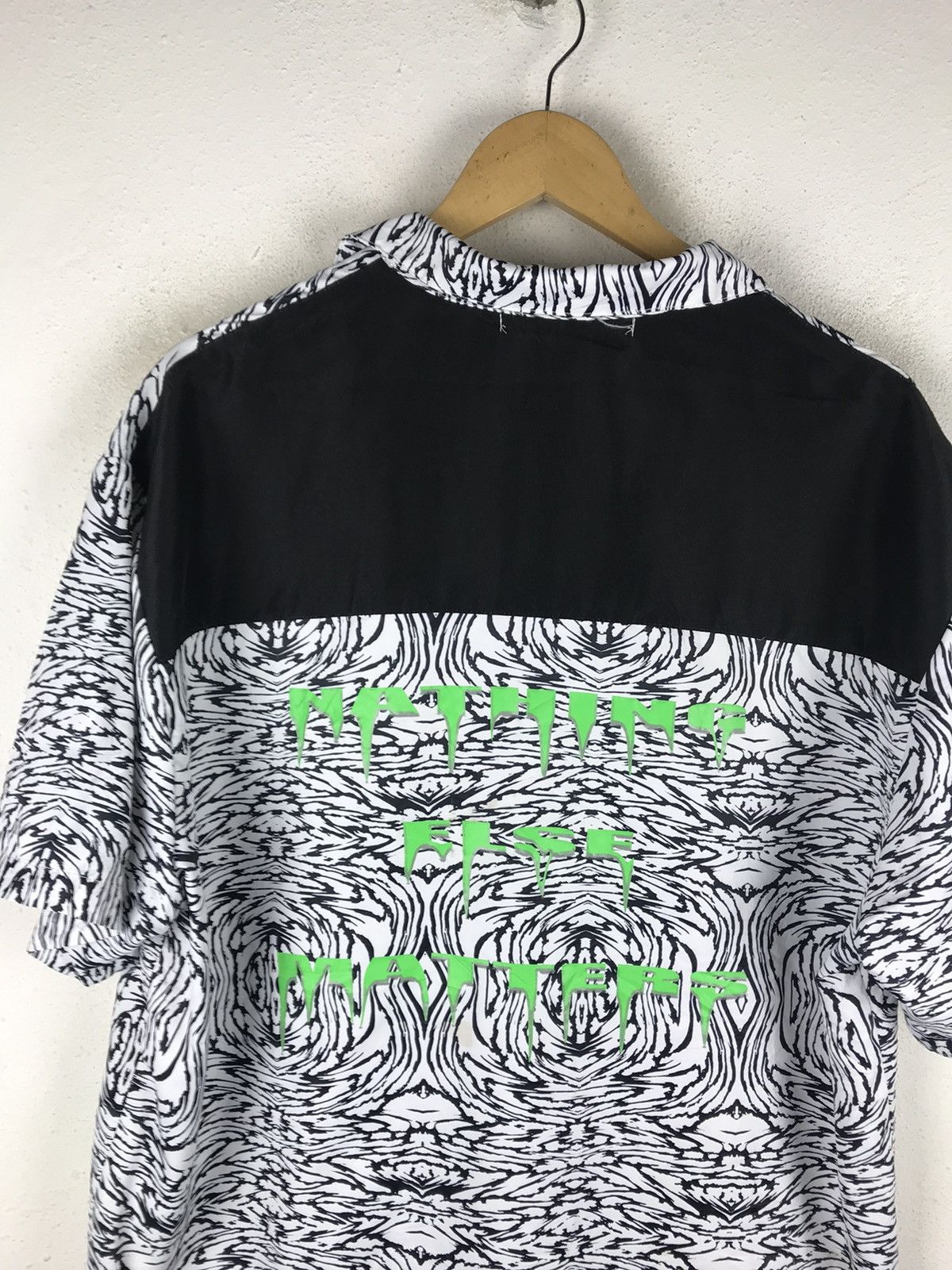 Designer × Japanese Brand 🔥SALE🔥NAME FUNY GUERRILLA BUTTON UPS SHIRT Size US L / EU 52-54 / 3 - 4 Thumbnail