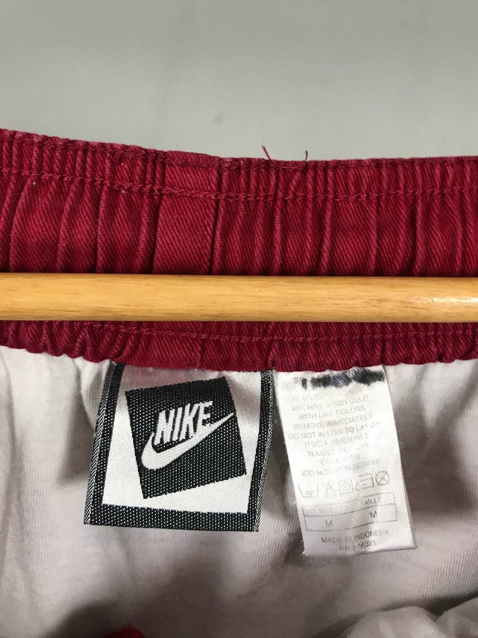 Vintage Nike vintage swoosh streetwear red shorts Size US 32 / EU 48 - 4 Thumbnail