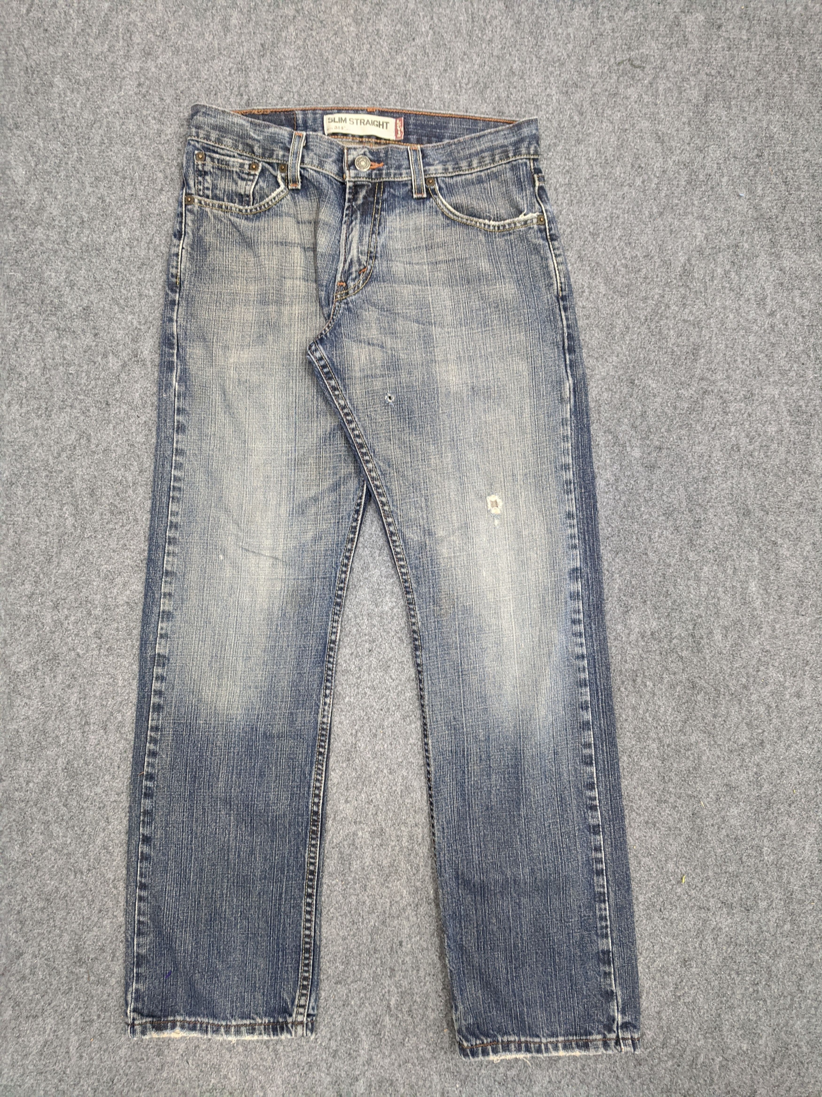 image of Levis 514 Jeans Lightwash in Blue Denim, Men's (Size 31)