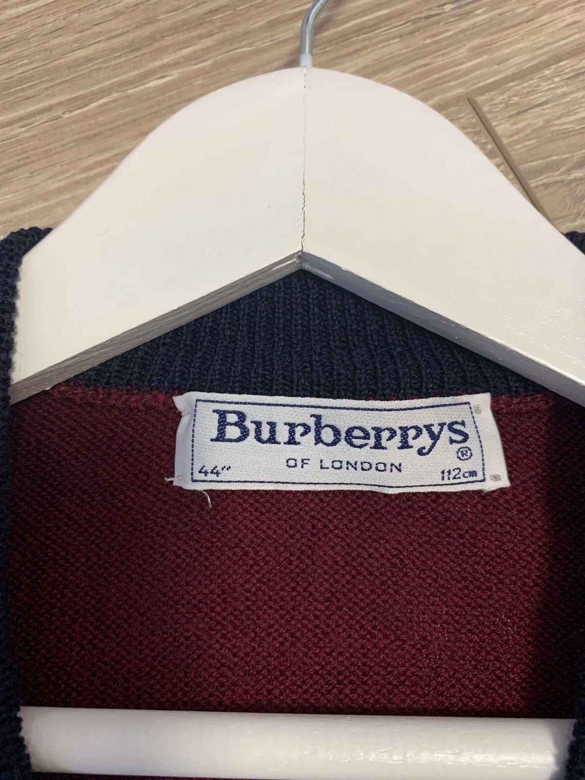 Burberry × Vintage v-neck sweater Burberry’s Size US M / EU 48-50 / 2 - 5 Thumbnail