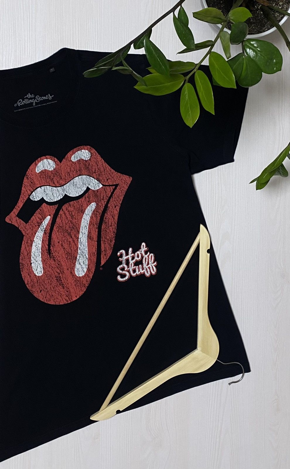 Band Tees × The Rolling Stones The Rolling Stones hot stuff 2012 Band t-shirt tee merch Size US L / EU 52-54 / 3 - 1 Thumbnail