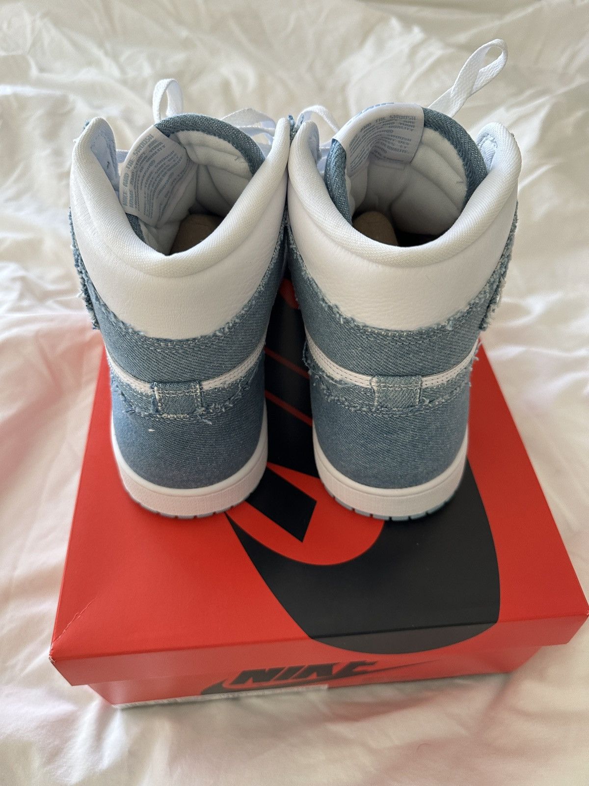 Jordan Brand WMNS Air Jordan 1 Retro Hi OG Size US 8.5 / EU 41-42 - 5 Thumbnail