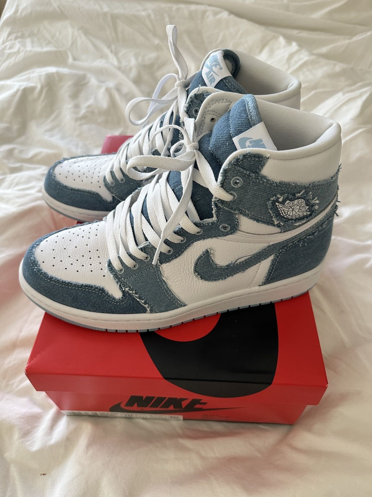 Jordan Brand WMNS Air Jordan 1 Retro Hi OG Size US 8.5 / EU 41-42 - 4 Thumbnail