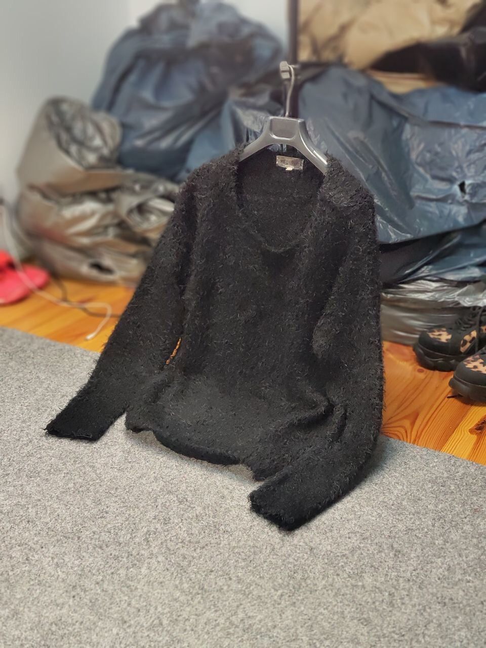 Japanese Brand Vintage 90's Japanese Black Mohair Style Fuzzy Sweater Size US S / EU 44-46 / 1 - 20 Thumbnail