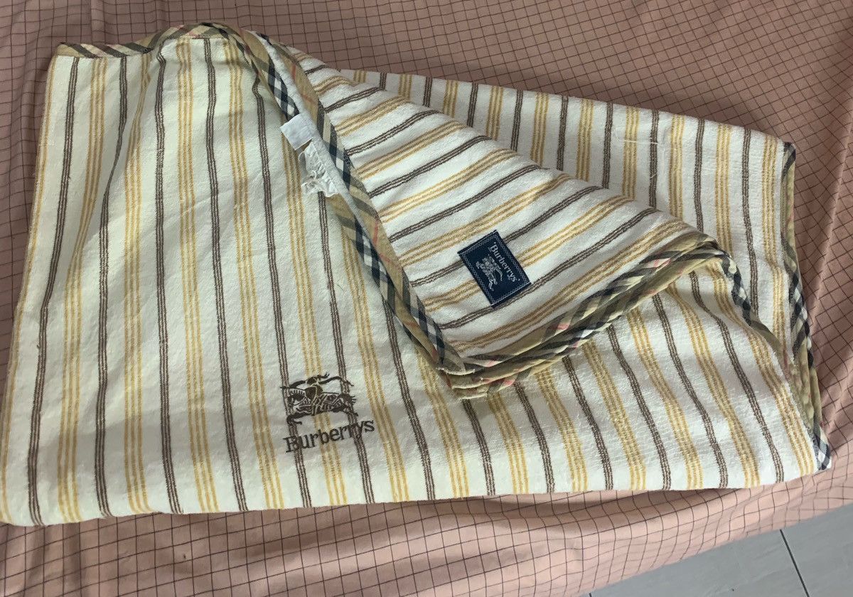 Burberry × Designer × Vintage 90s BURBERRY STRIPES FLEECE BIG BLANKET Size ONE SIZE - 1 Thumbnail