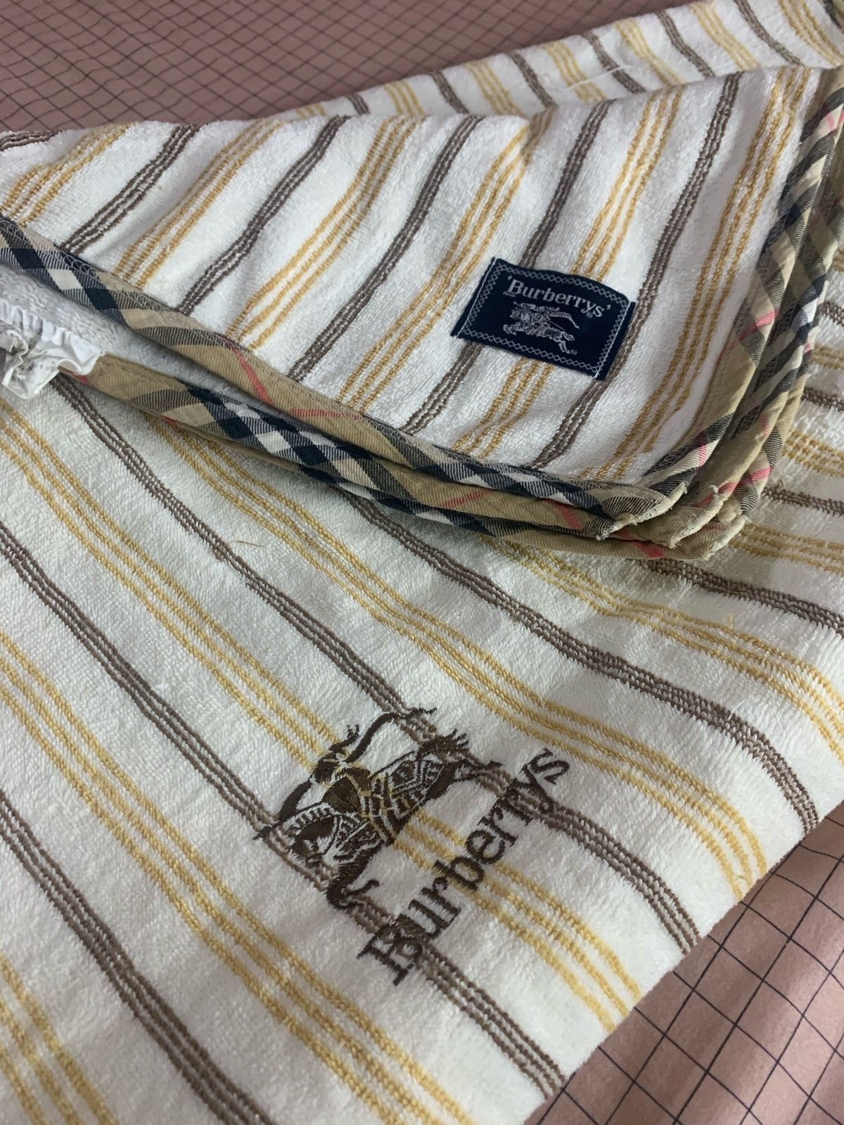 Burberry × Designer × Vintage 90s BURBERRY STRIPES FLEECE BIG BLANKET Size ONE SIZE - 2 Thumbnail