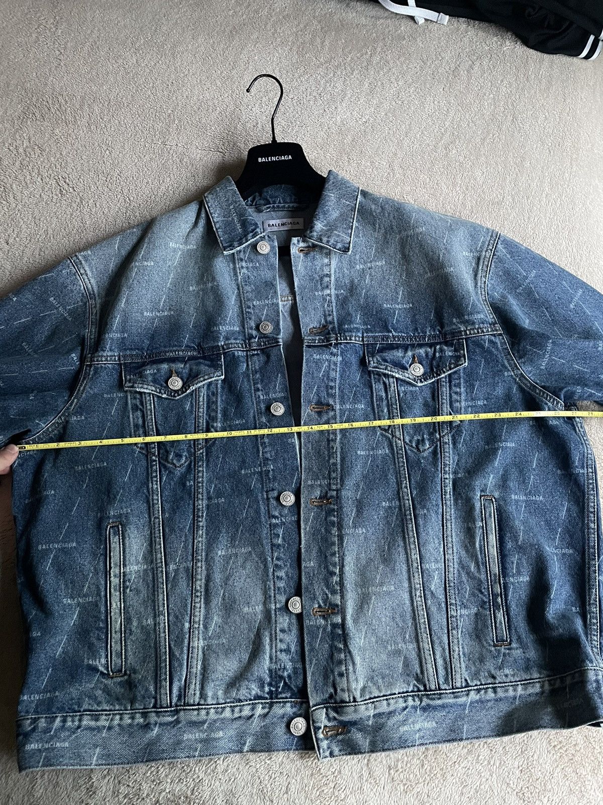 Balenciaga Balenciaga OVERSIZED All Over Mini Logo Denim Jacket Size 38 Size US M / EU 48-50 / 2 - 3 Thumbnail