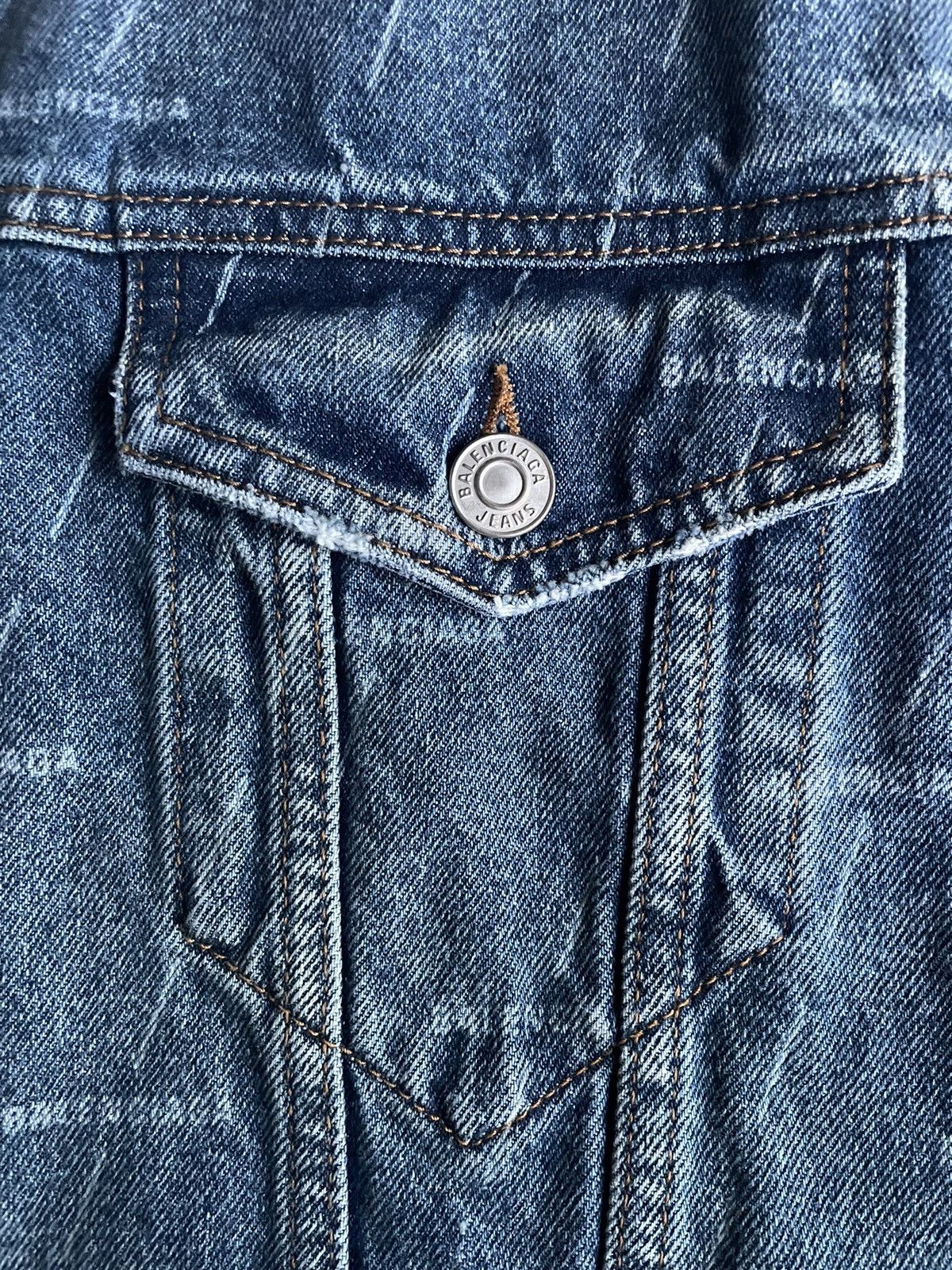 Balenciaga Balenciaga OVERSIZED All Over Mini Logo Denim Jacket Size 38 Size US M / EU 48-50 / 2 - 8 Thumbnail