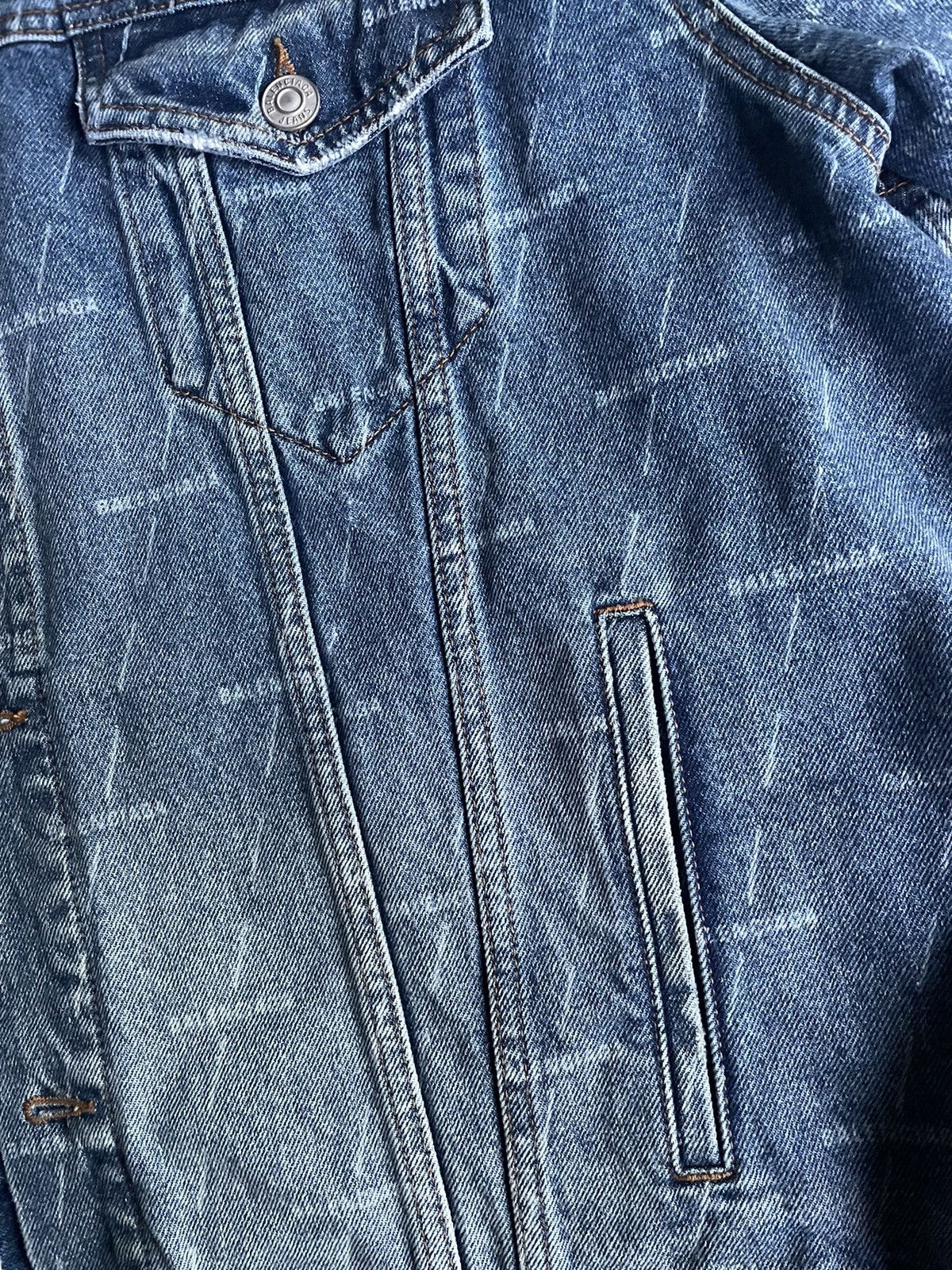 Balenciaga Balenciaga OVERSIZED All Over Mini Logo Denim Jacket Size 38 Size US M / EU 48-50 / 2 - 5 Thumbnail