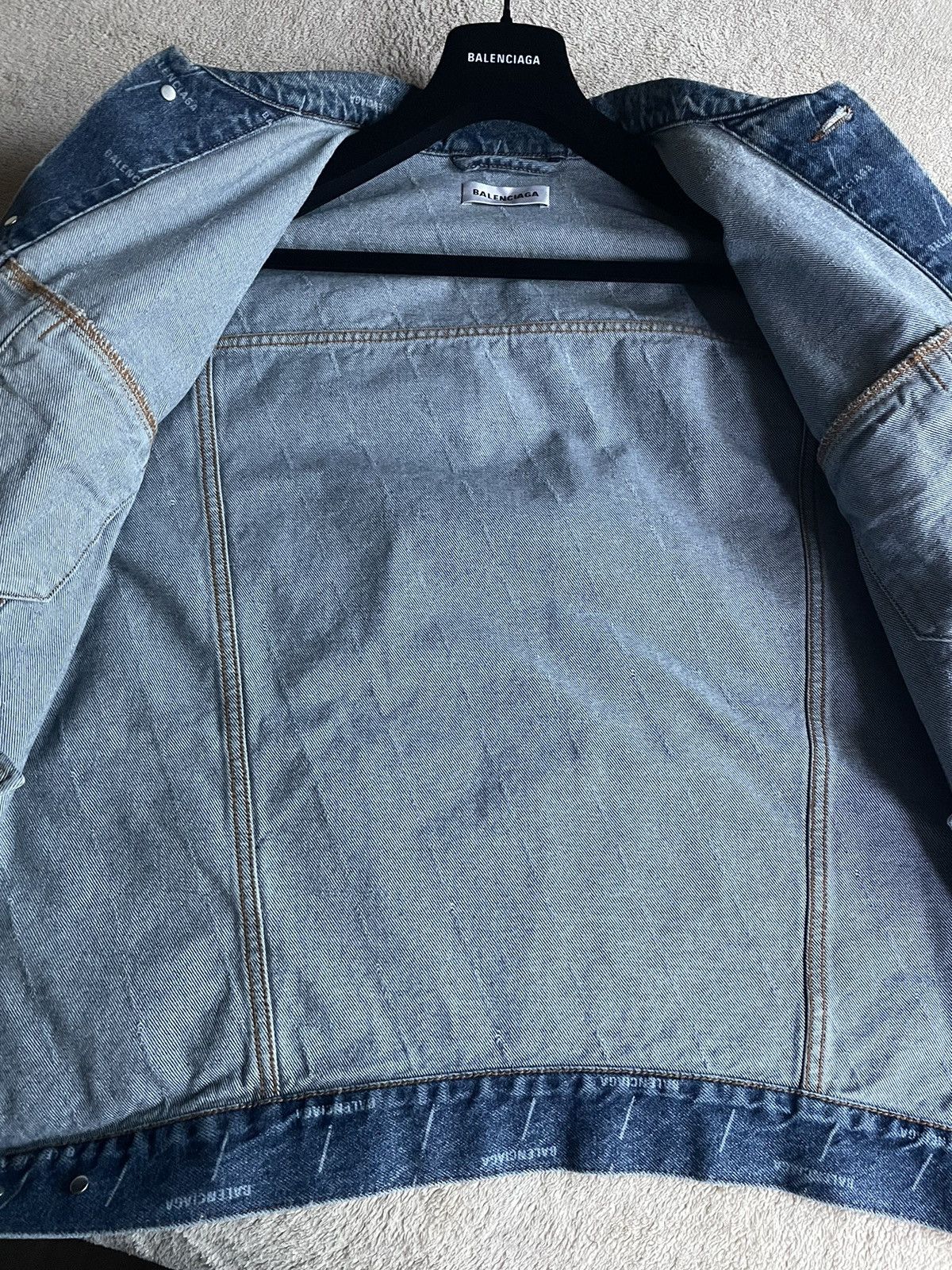 Balenciaga Balenciaga OVERSIZED All Over Mini Logo Denim Jacket Size 38 Size US M / EU 48-50 / 2 - 10 Thumbnail