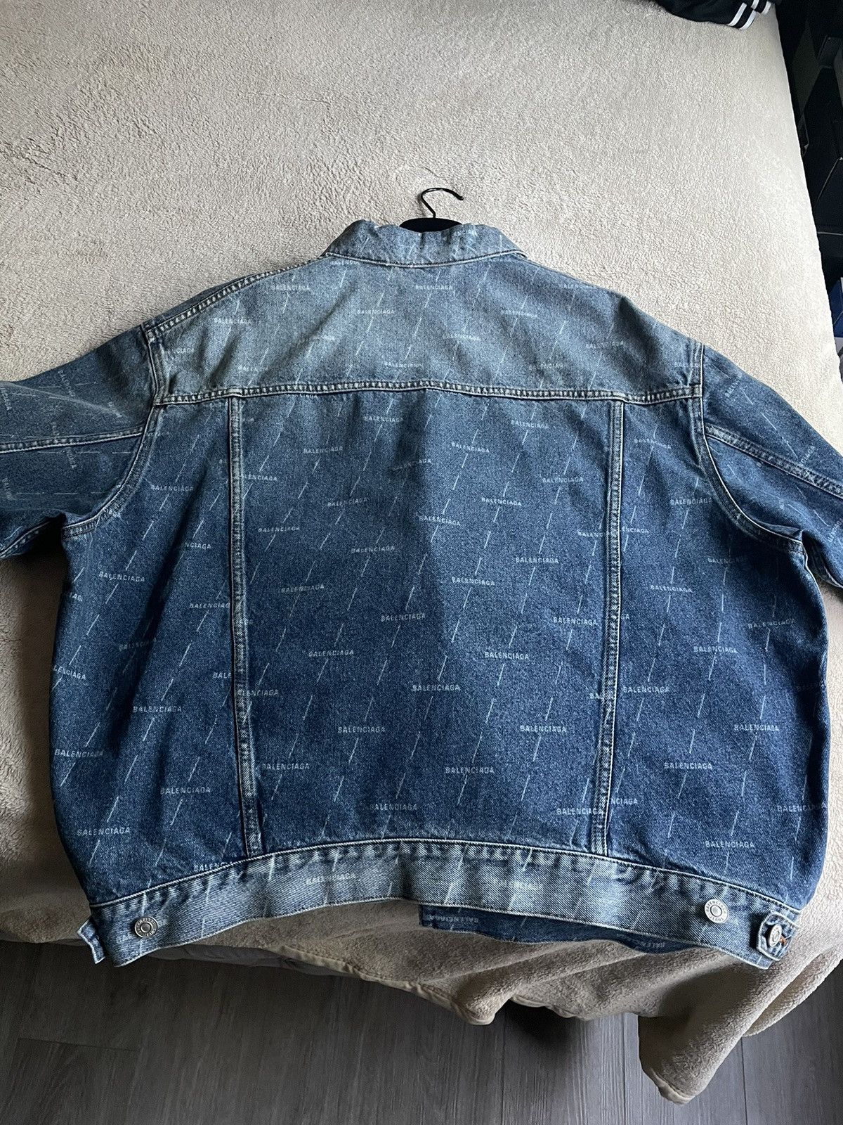 Balenciaga Balenciaga OVERSIZED All Over Mini Logo Denim Jacket Size 38 Size US M / EU 48-50 / 2 - 9 Thumbnail