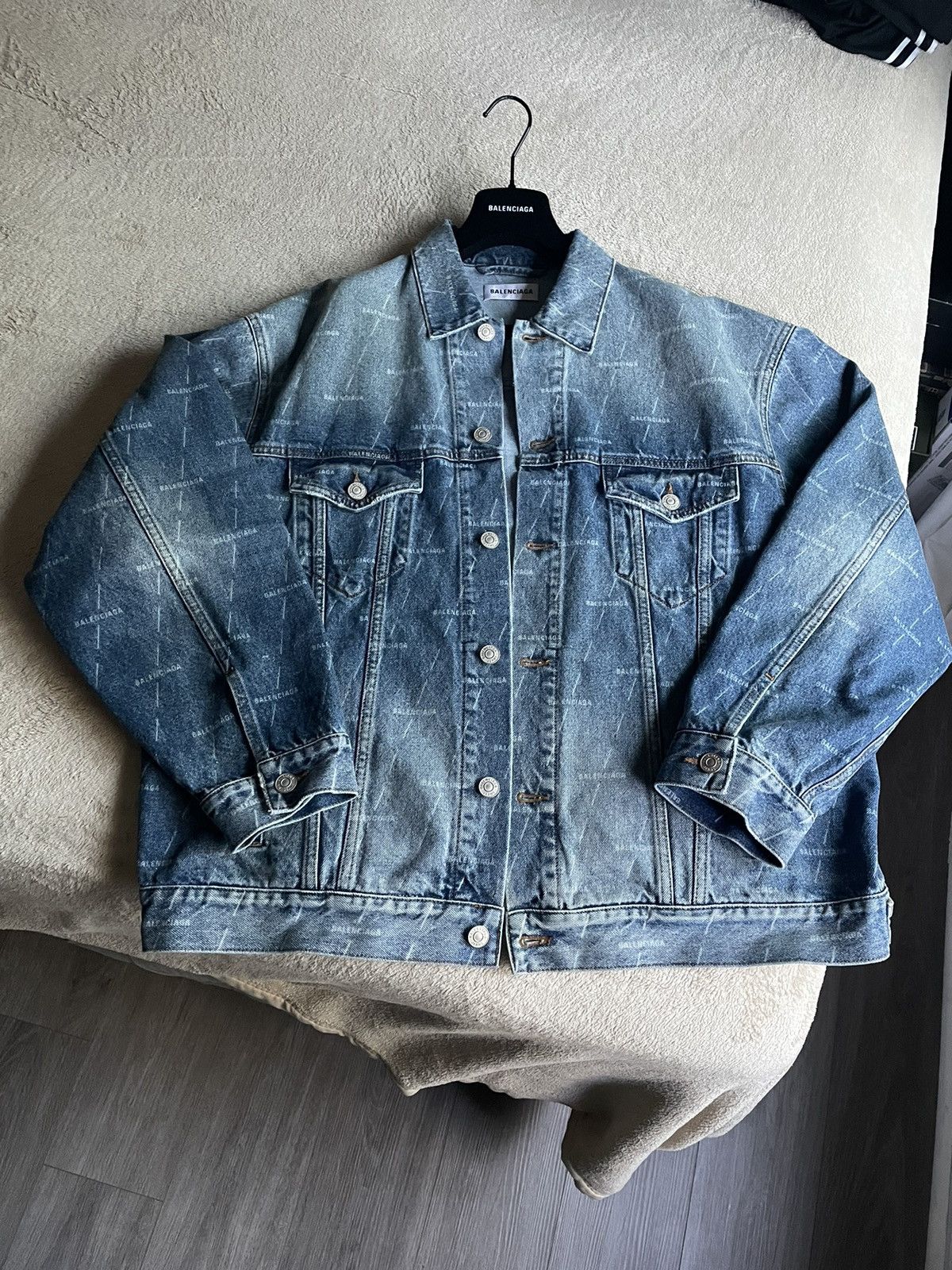 Balenciaga Balenciaga OVERSIZED All Over Mini Logo Denim Jacket Size 38 Size US M / EU 48-50 / 2 - 1 Thumbnail