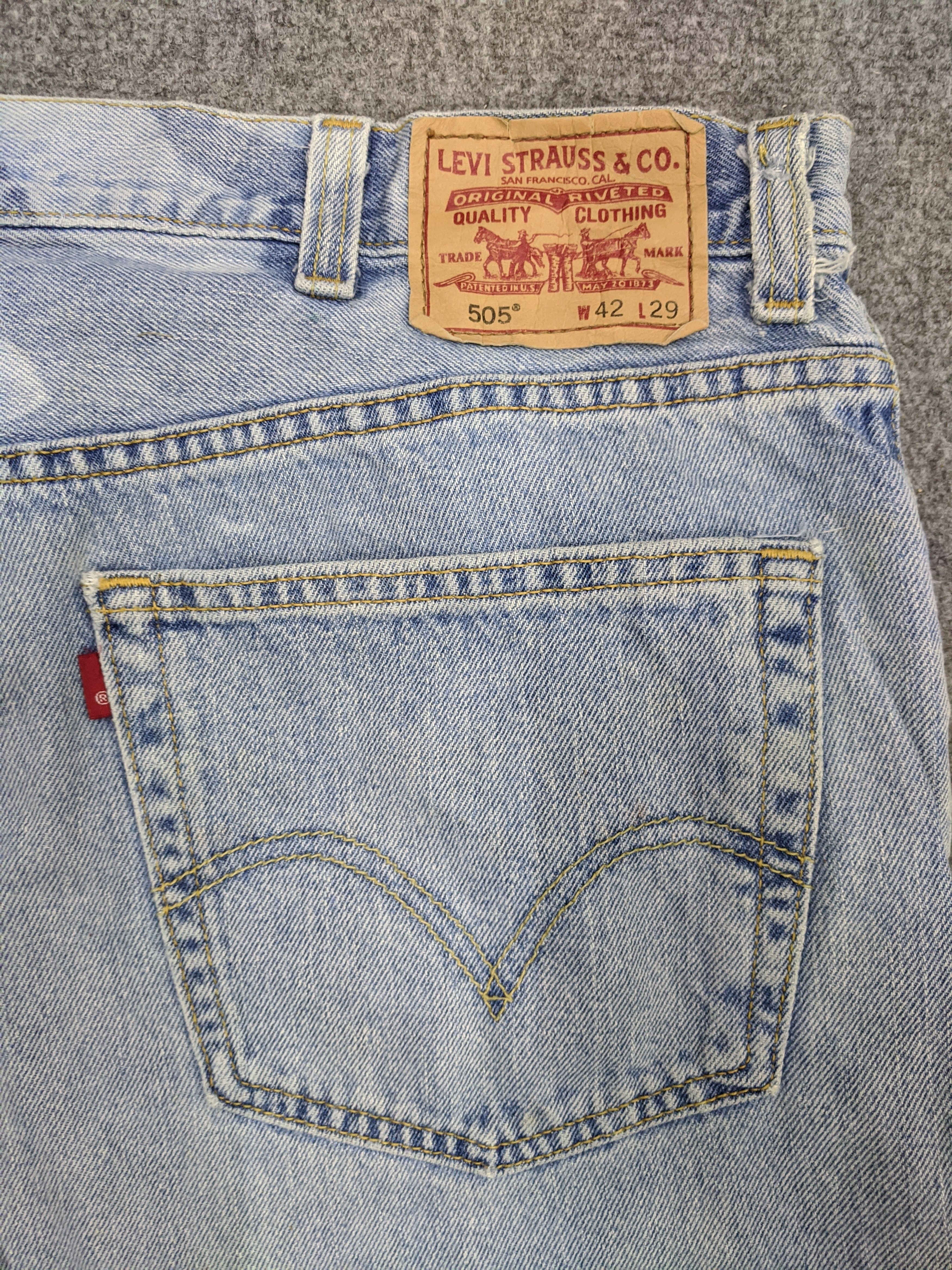 Levi's Vintage Levis 505 Light Wash Jeans DP0785 Size US 43 - 13 Thumbnail