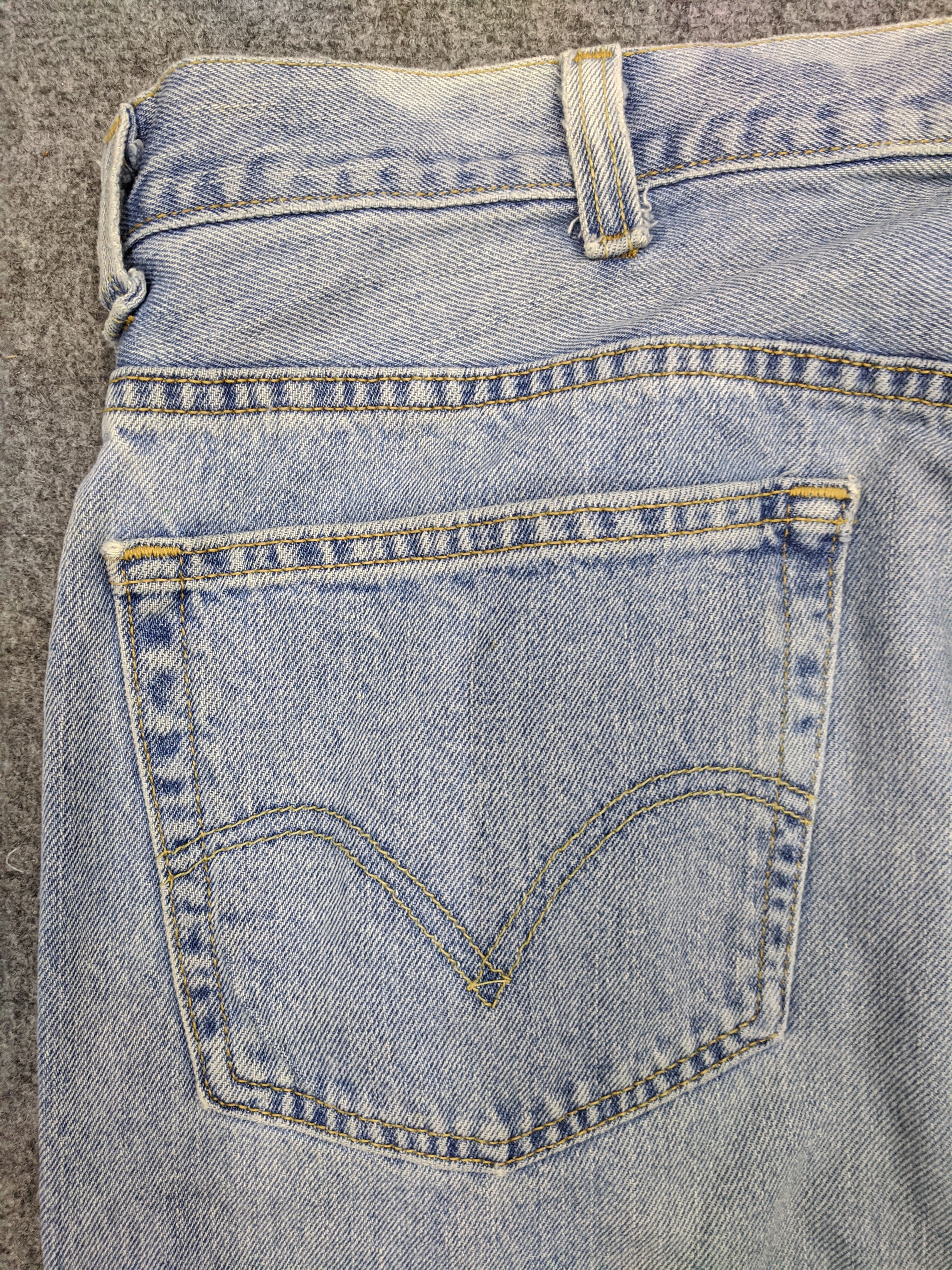 Levi's Vintage Levis 505 Light Wash Jeans DP0785 Size US 43 - 14 Thumbnail