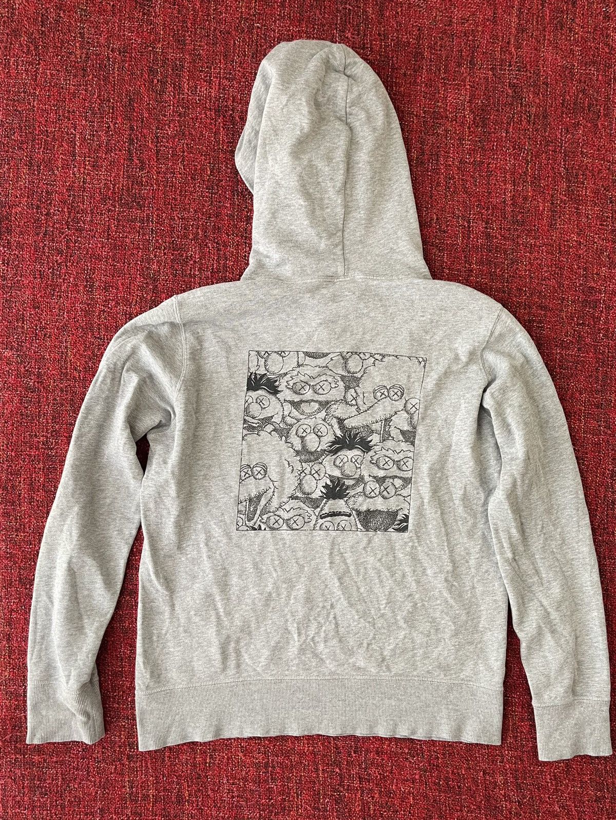 Kaws x uniqlo discount hoodie