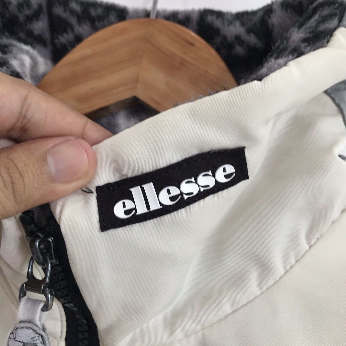 Ellesse Vintage ELLESSE Zipper Jacket Large Size White Colour Size US L / EU 52-54 / 3 - 5 Thumbnail