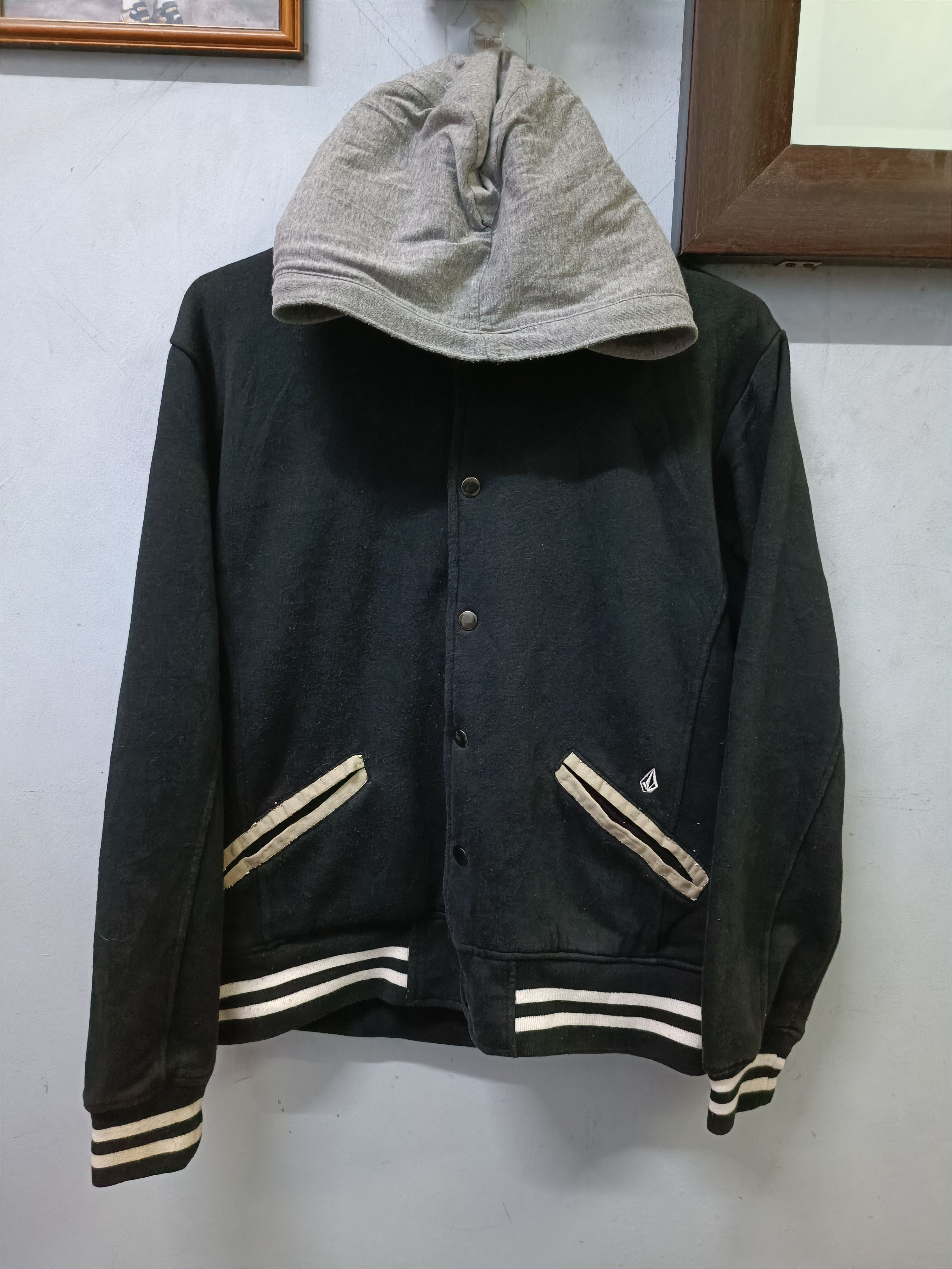 VOLCOM VARSITY WITH HOODIES