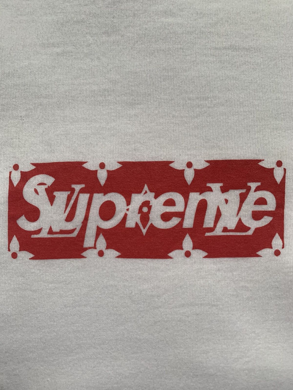 Supreme x Louis Vuitton Box Logo Tee White SIZE 5L Supreme x Louis Vuitton Box Logo Tee White SIZE 5L